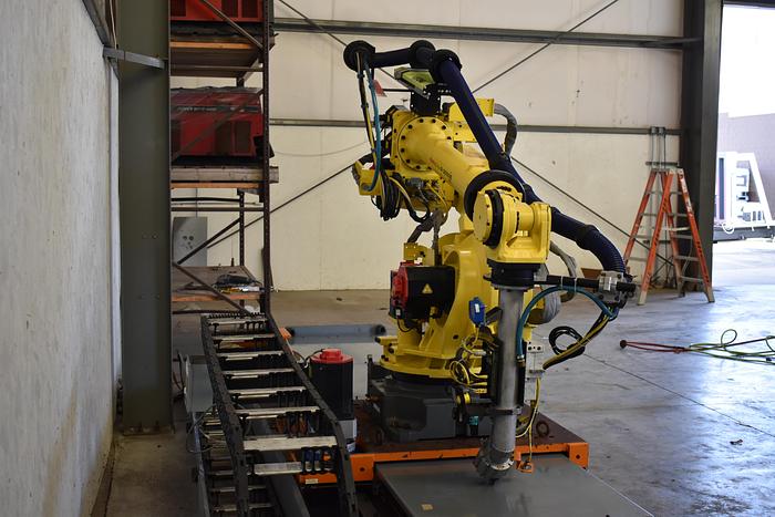 Used Fanuc R-2000ib/125L with 30 ft track, Very Low Hours