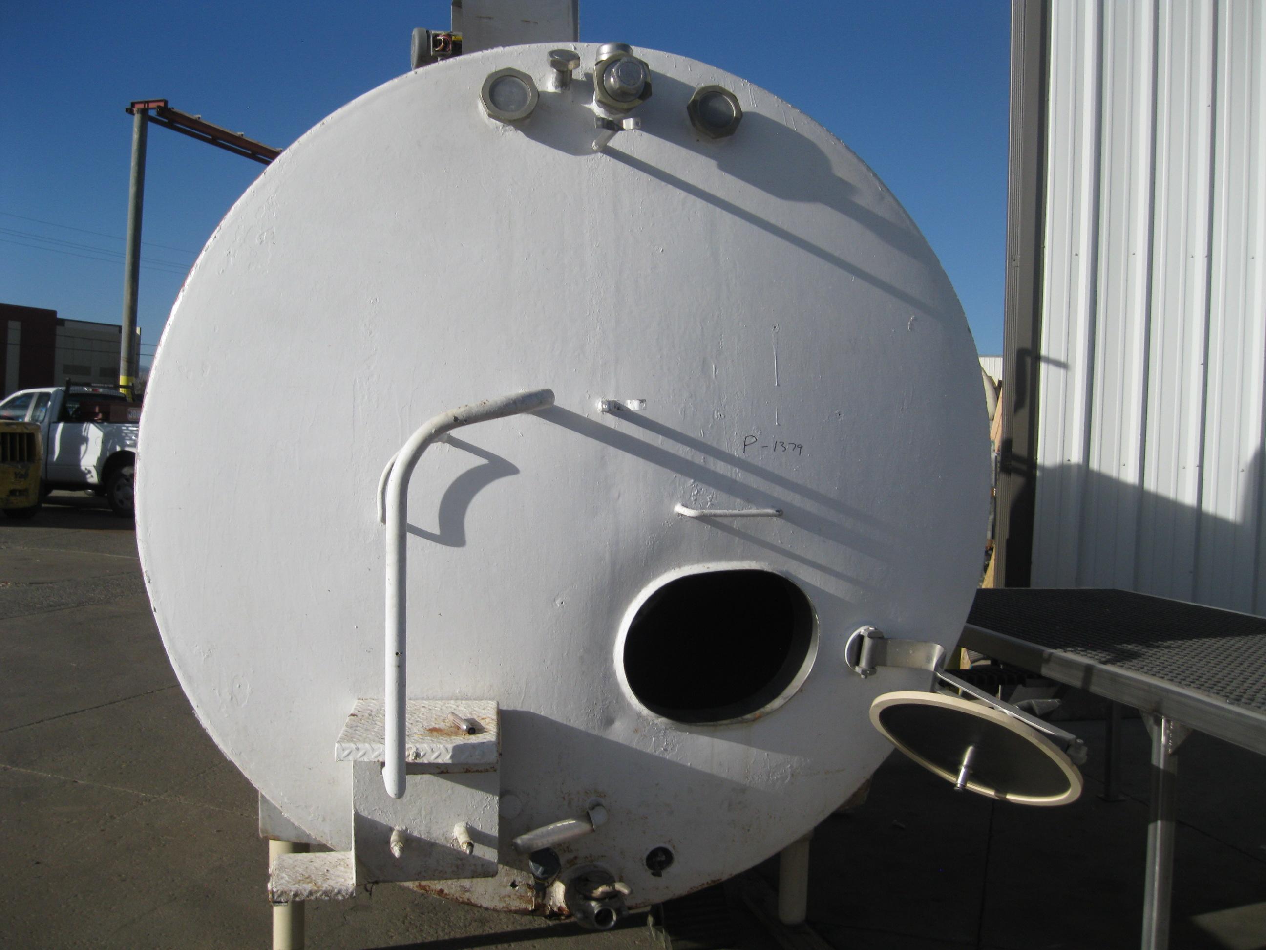 Refurbished 2000 GALLON STORAGE TANK WITH AGITATION AND COLD WALL