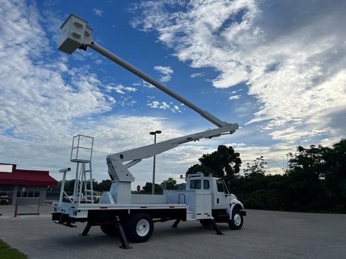 Used 2005 International 4400 FLATBED  72FT OVER CENTER BUCKET TRUCK