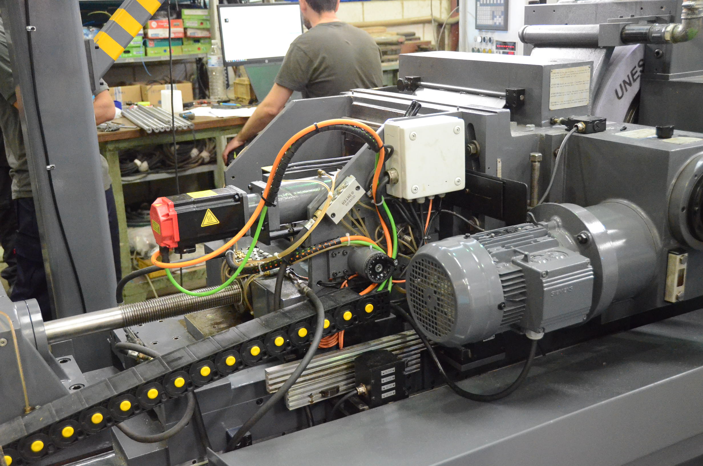 Usado 1997 ESTARTA 323 CNC Rectificadoras sin centros #4427