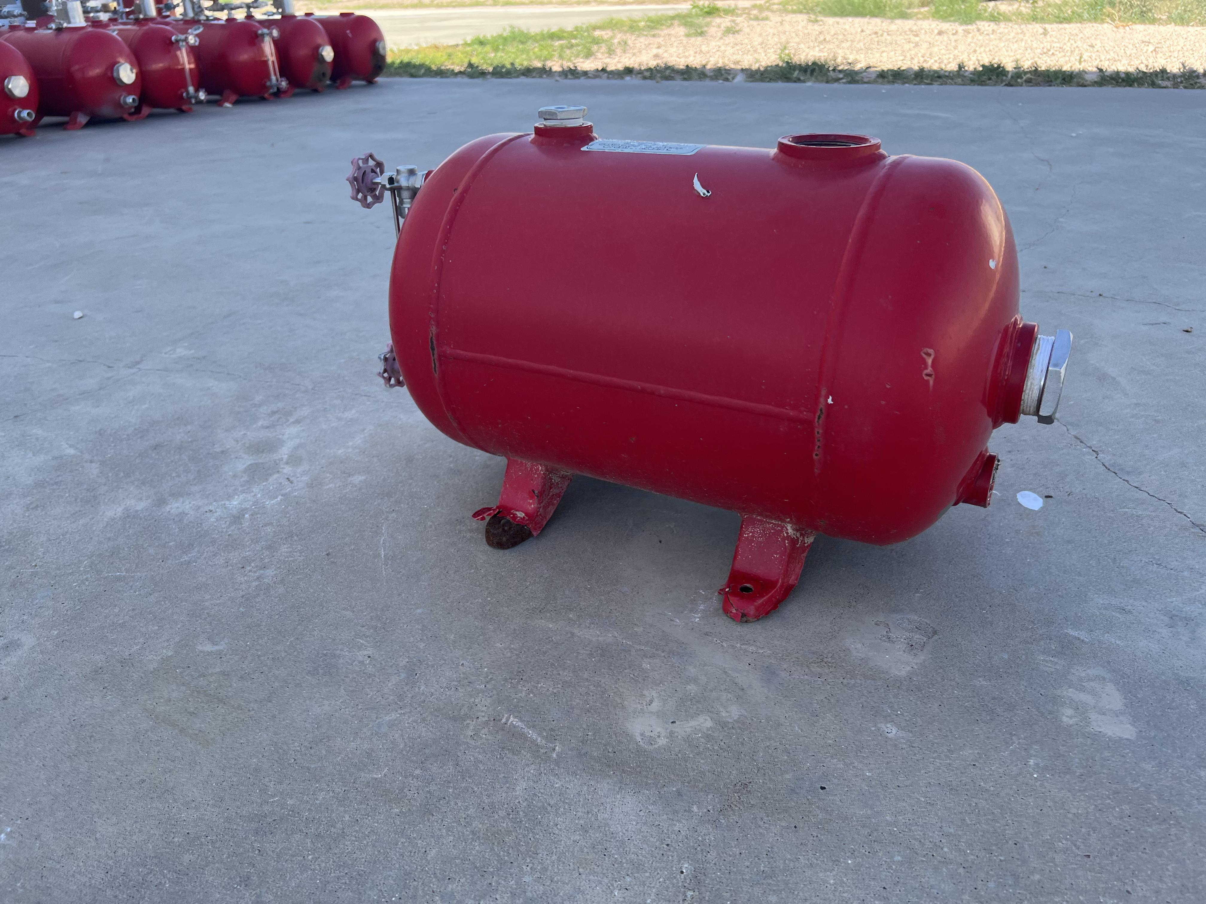Used Blowcase, Horizontal, 8.9 gal, 200#