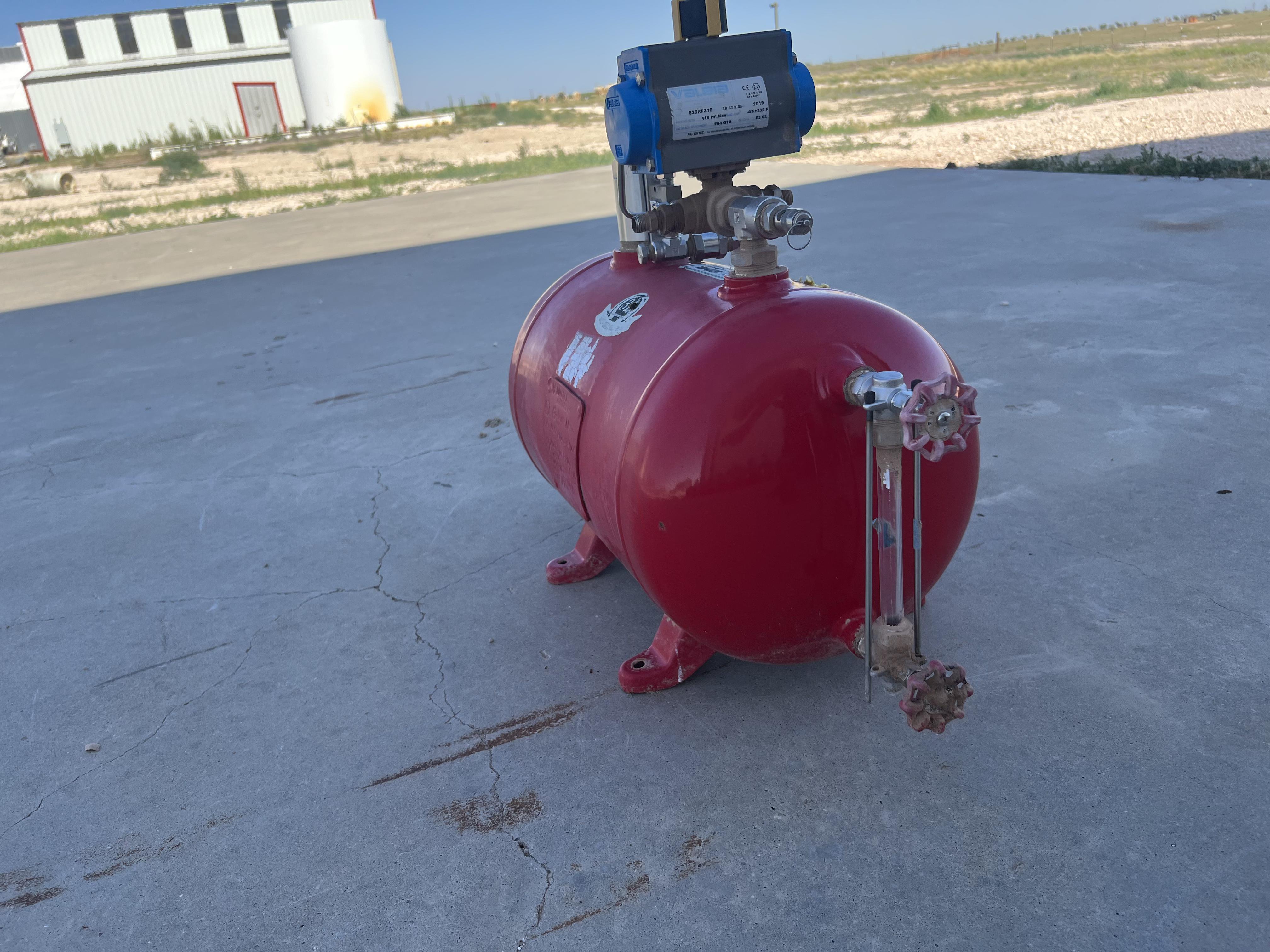 Used Blowcase, Horizontal, 8.9 gal, 200#