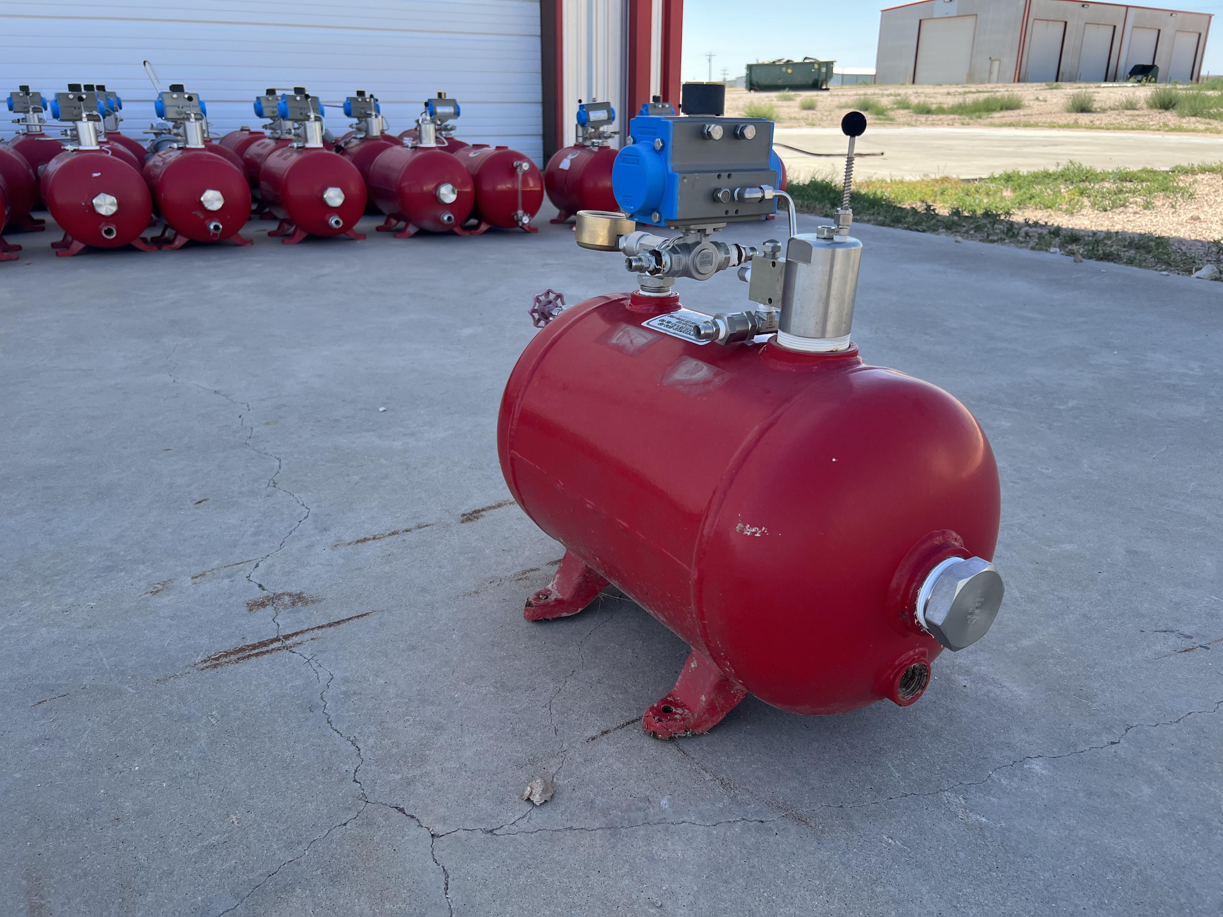 Used Blowcase, Horizontal, 8.9 gal, 200#