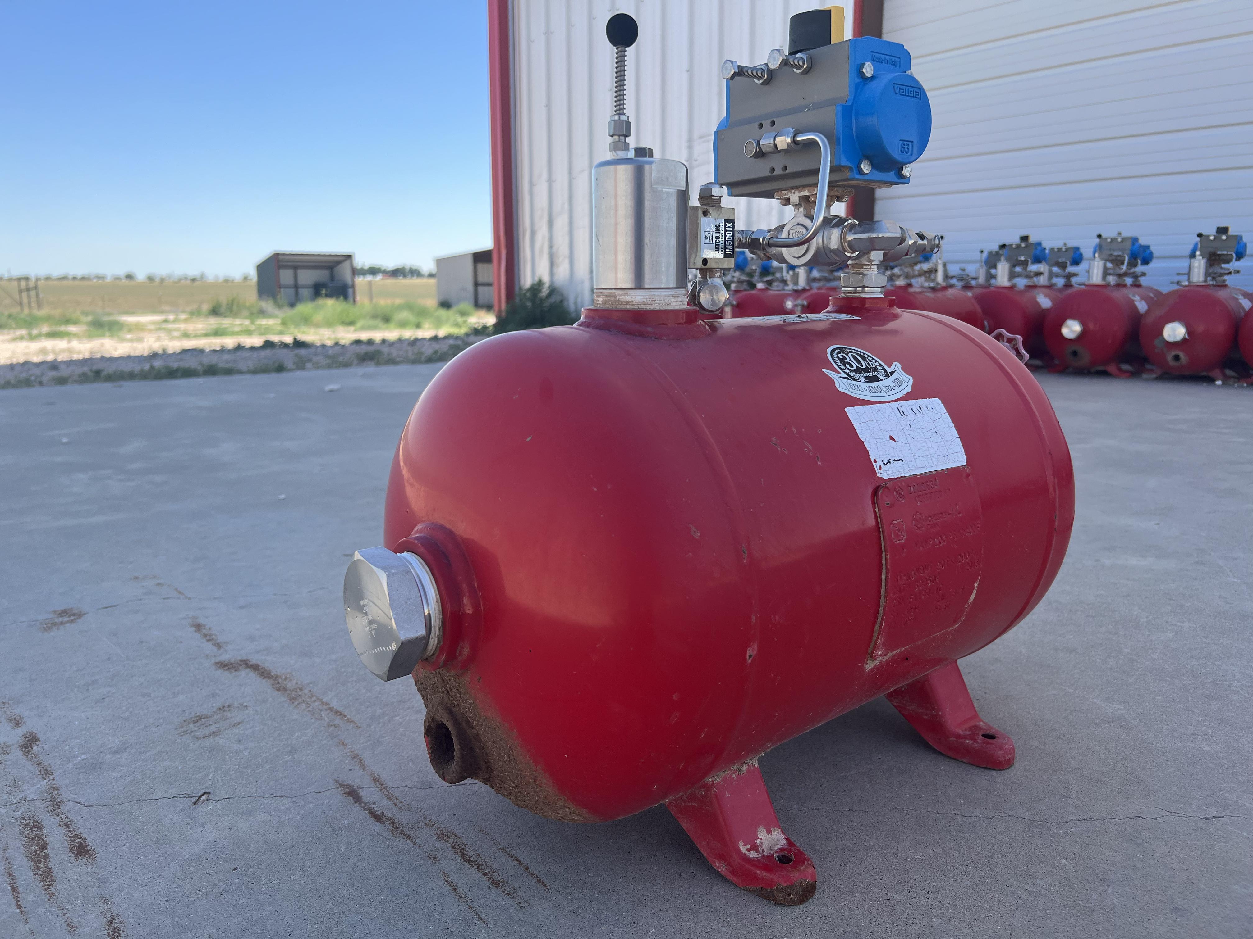 Used Blowcase, Horizontal, 8.9 gal, 200#