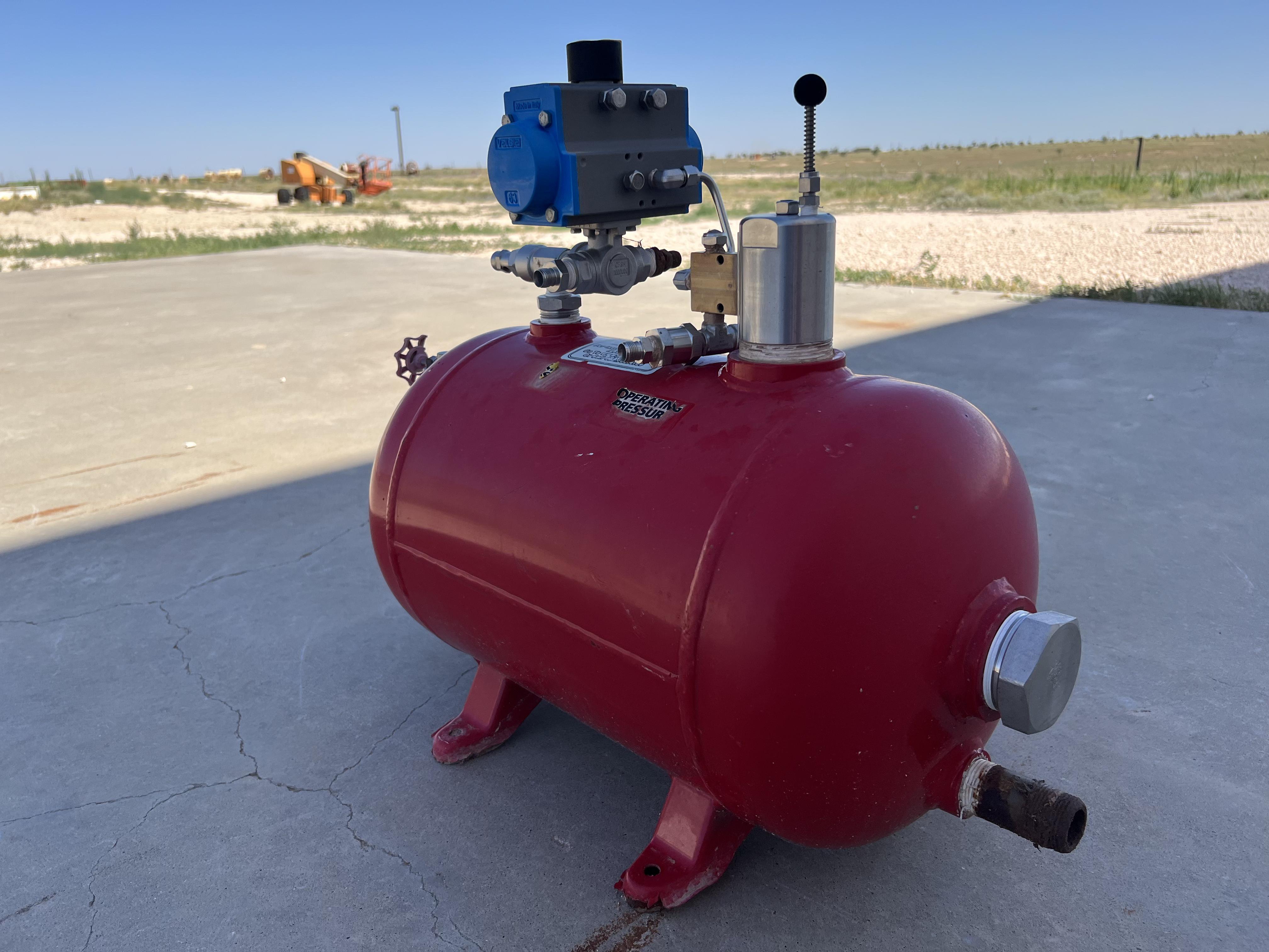 Used Blowcase, Horizontal, 8.9 gal, 200#