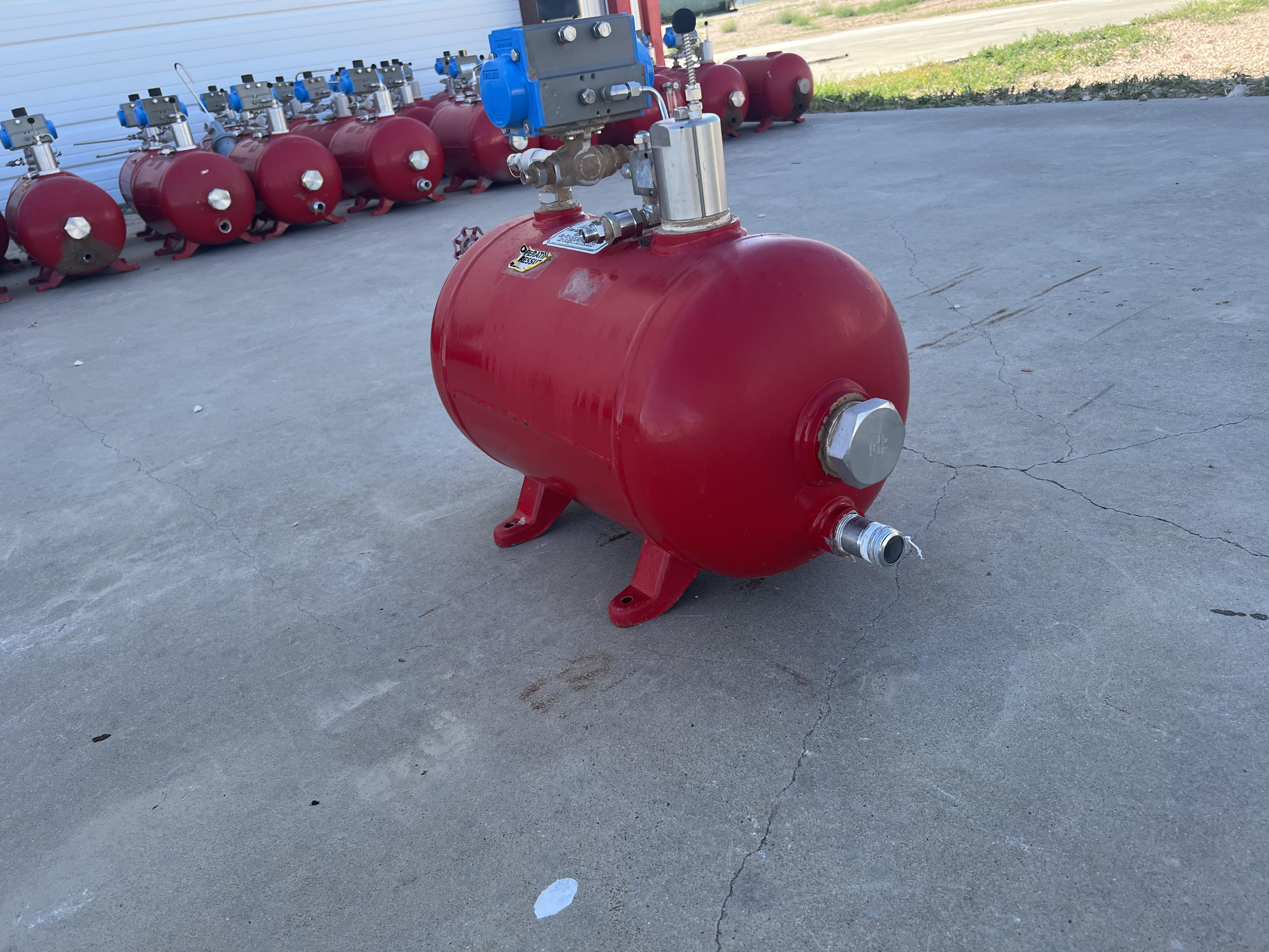 Used Blowcase, Horizontal, 8.9 gal, 200#