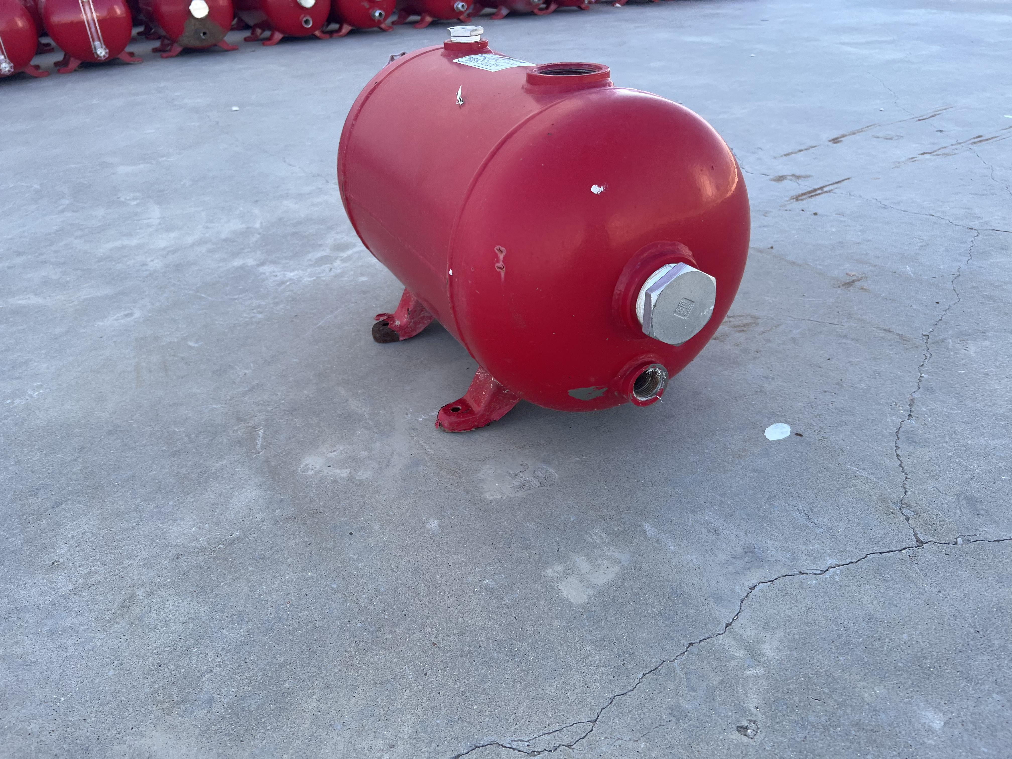 Used Blowcase, Horizontal, 8.9 gal, 200#