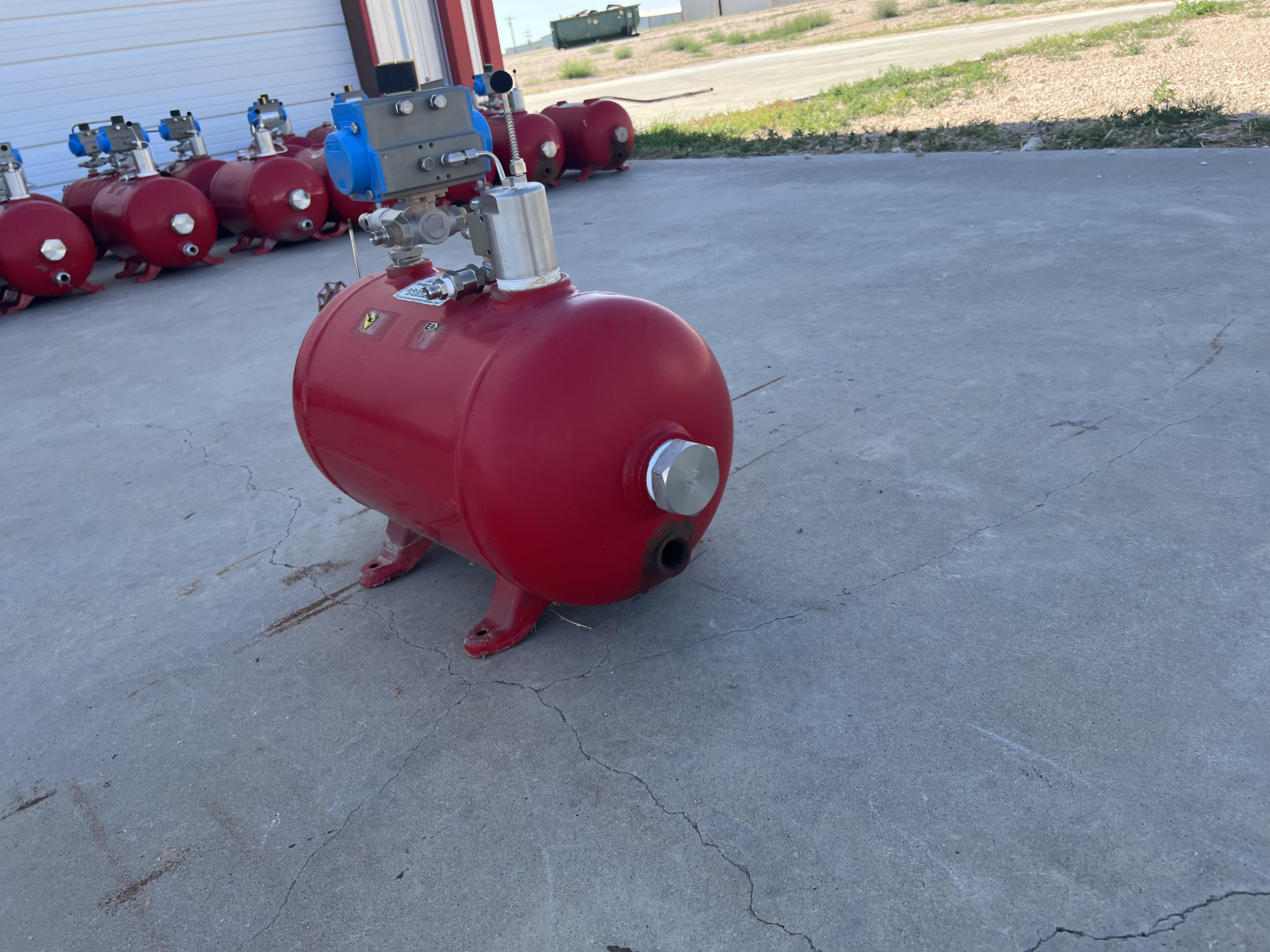 Used Blowcase, Horizontal, 8.9 gal, 200#