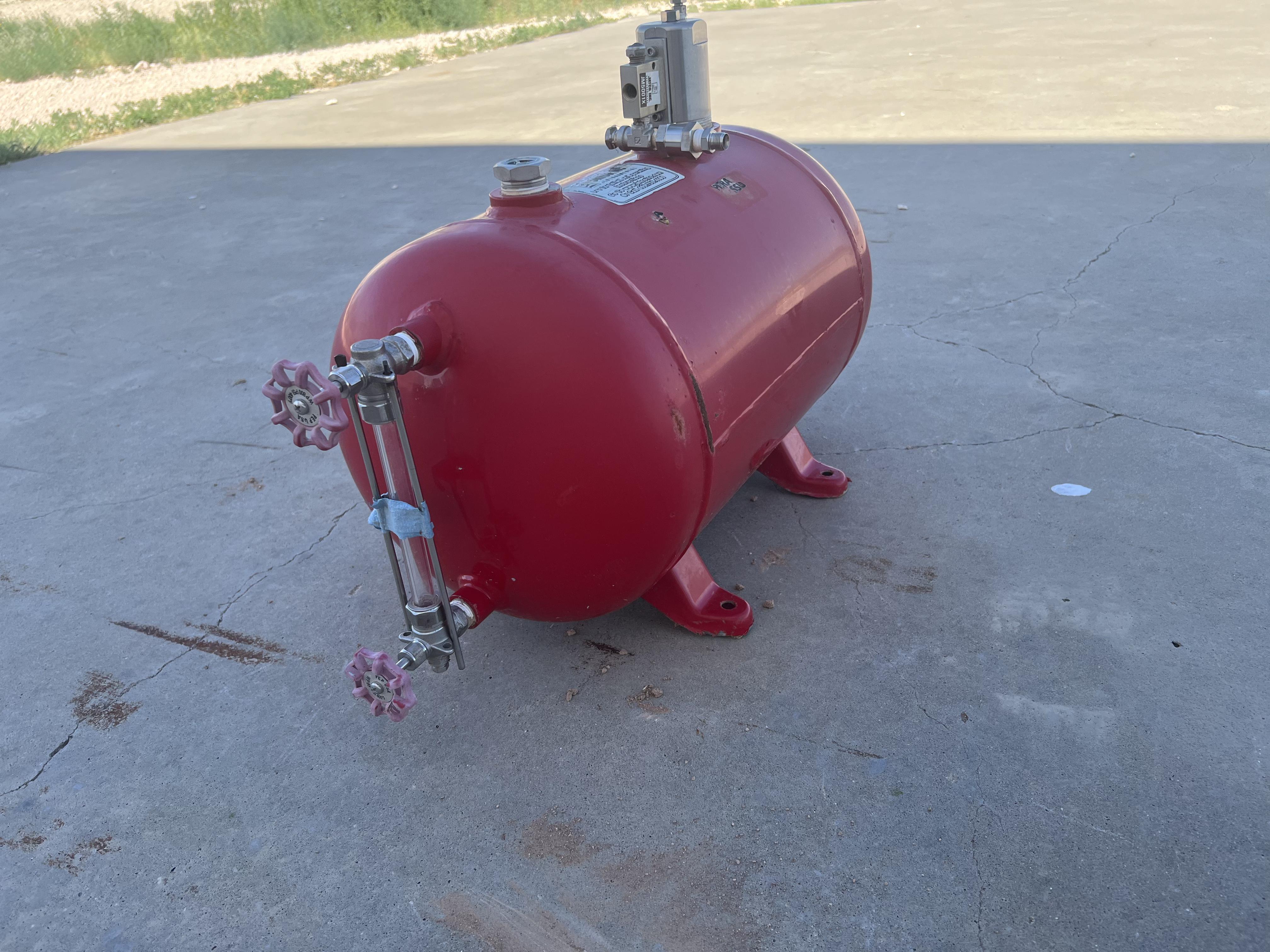 Used Blowcase, Horizontal, 8.9 gal, 200#