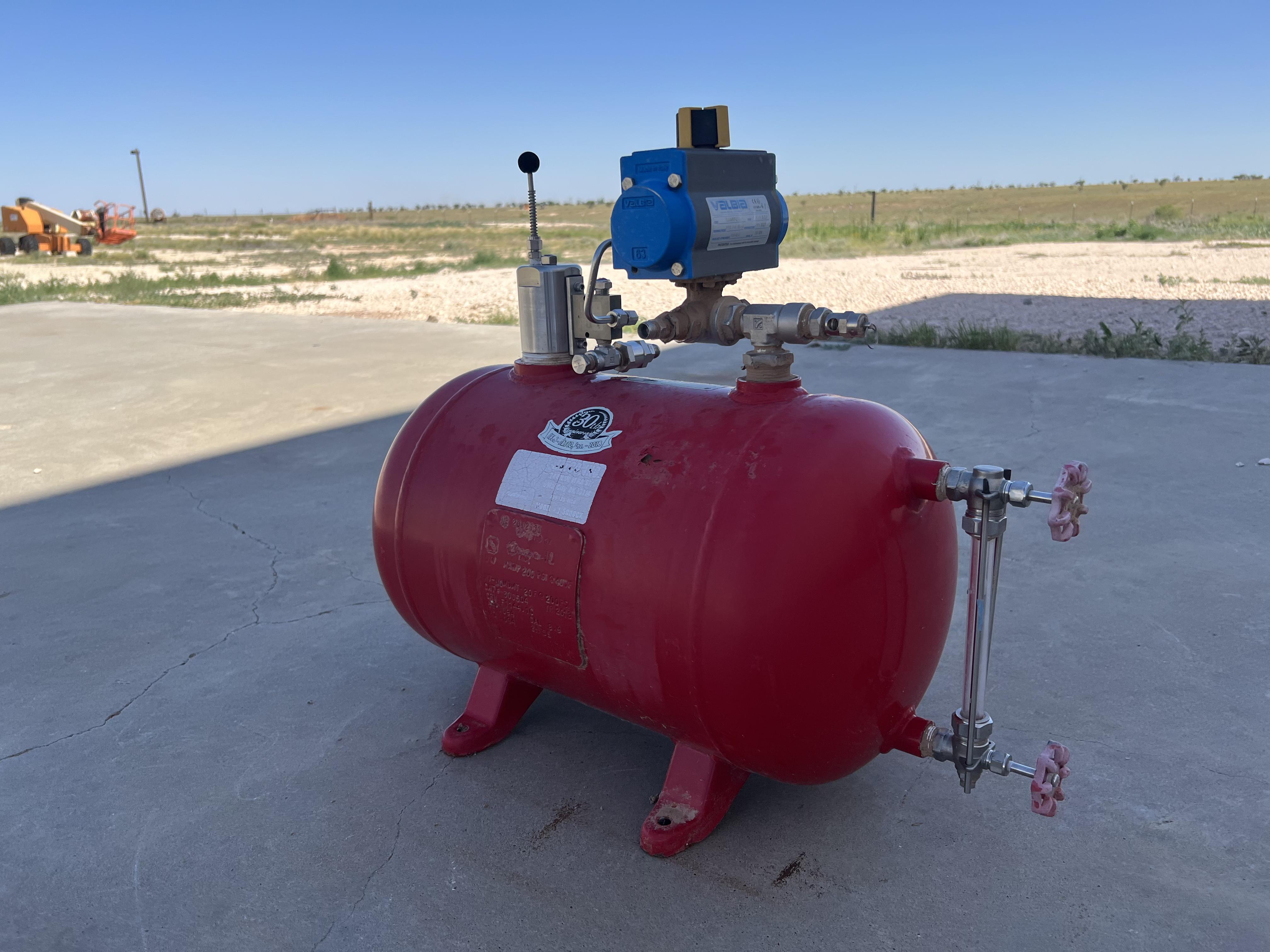 Used Blowcase, Horizontal, 8.9 gal, 200#