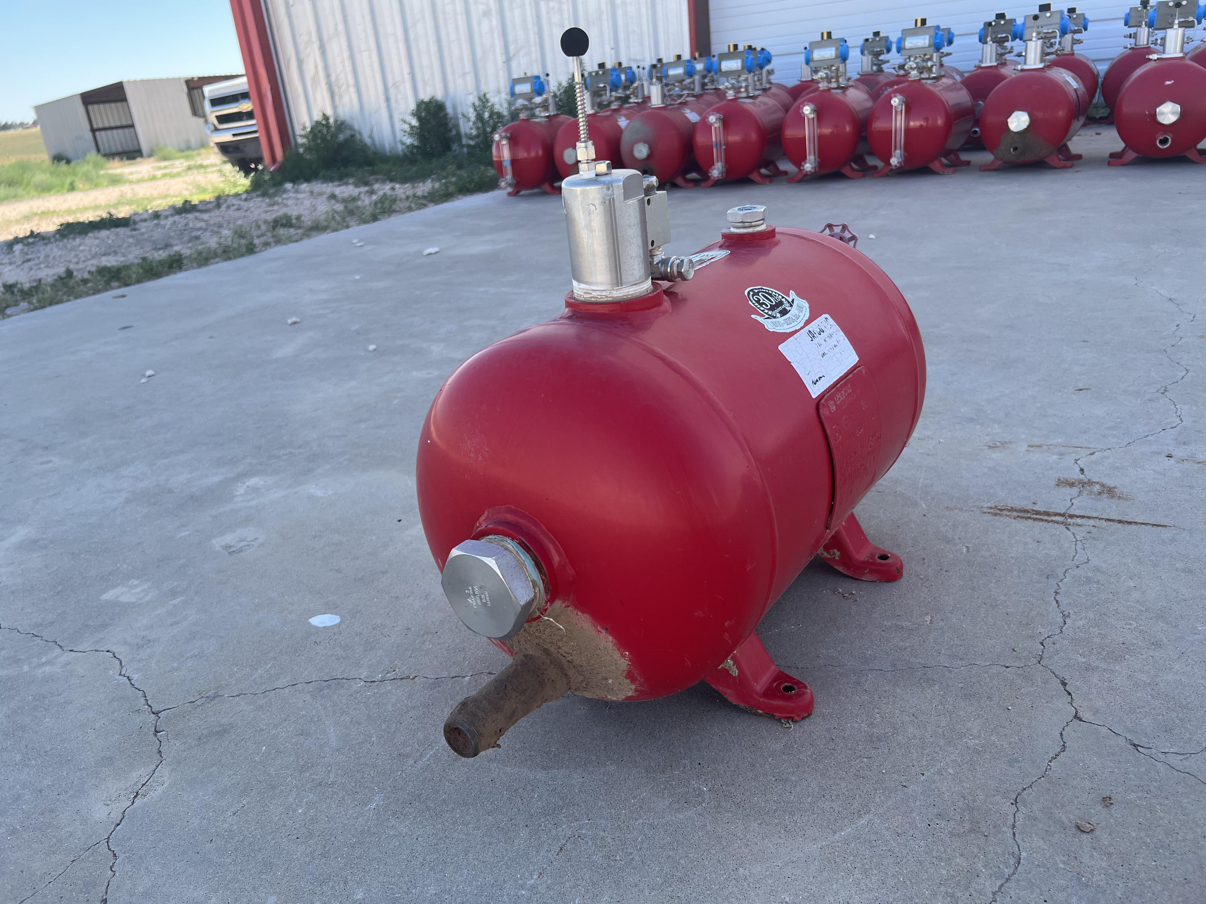 Used Blowcase, Horizontal, 8.9 gal, 200#