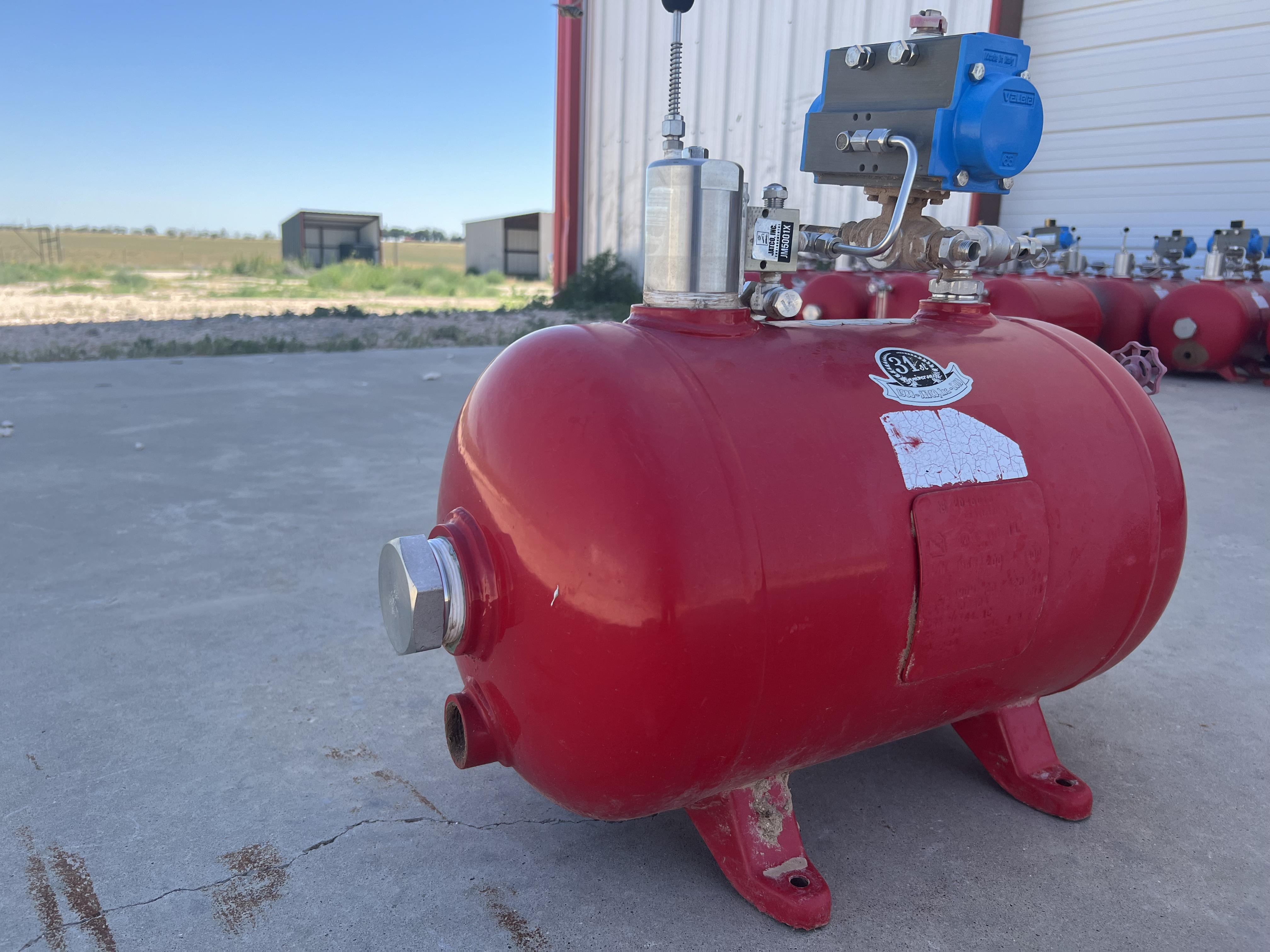 Used Blowcase, Horizontal, 8.9 gal, 200#