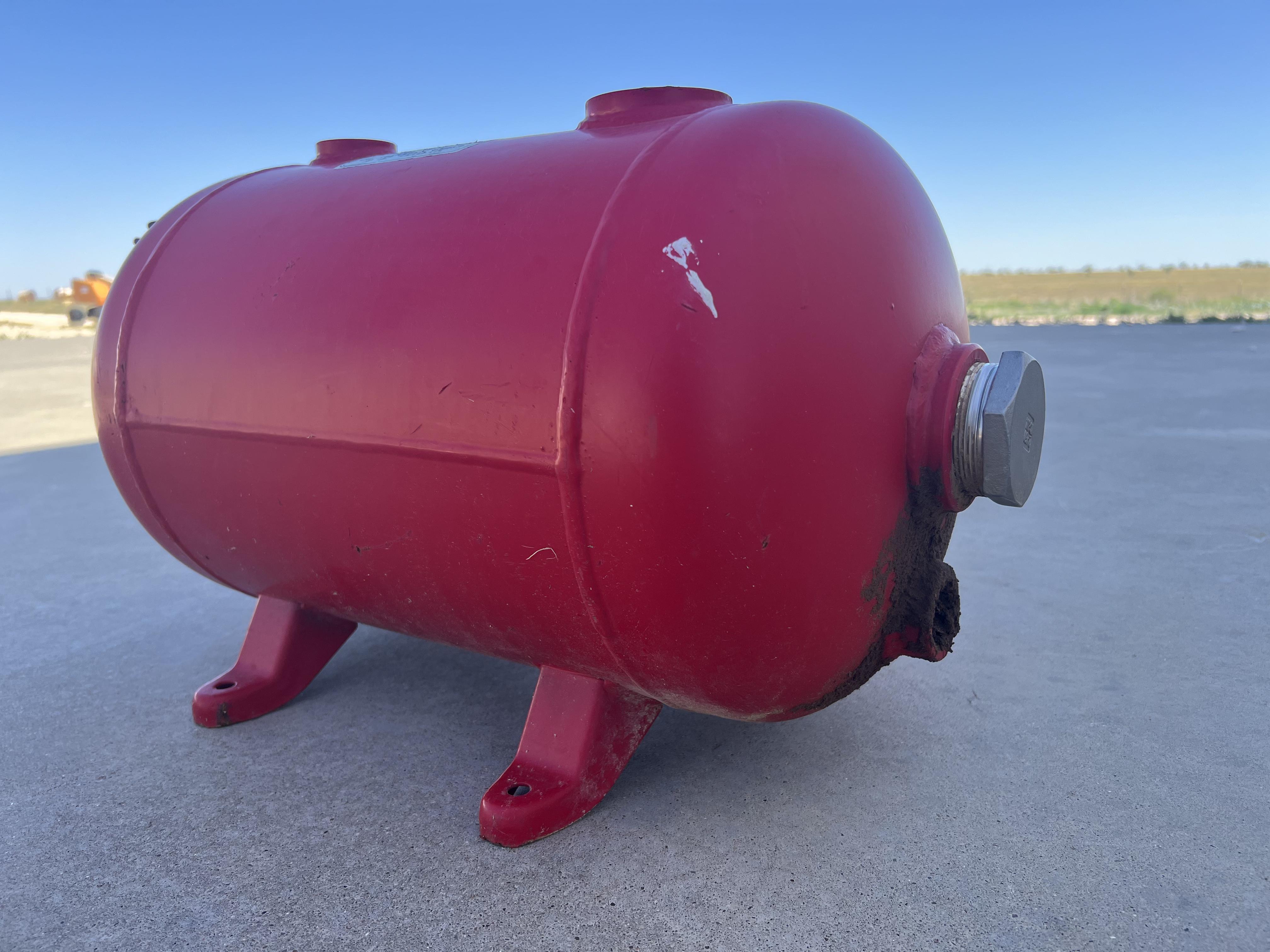 Used Blowcase, Horizontal, 8.9 gal, 200#