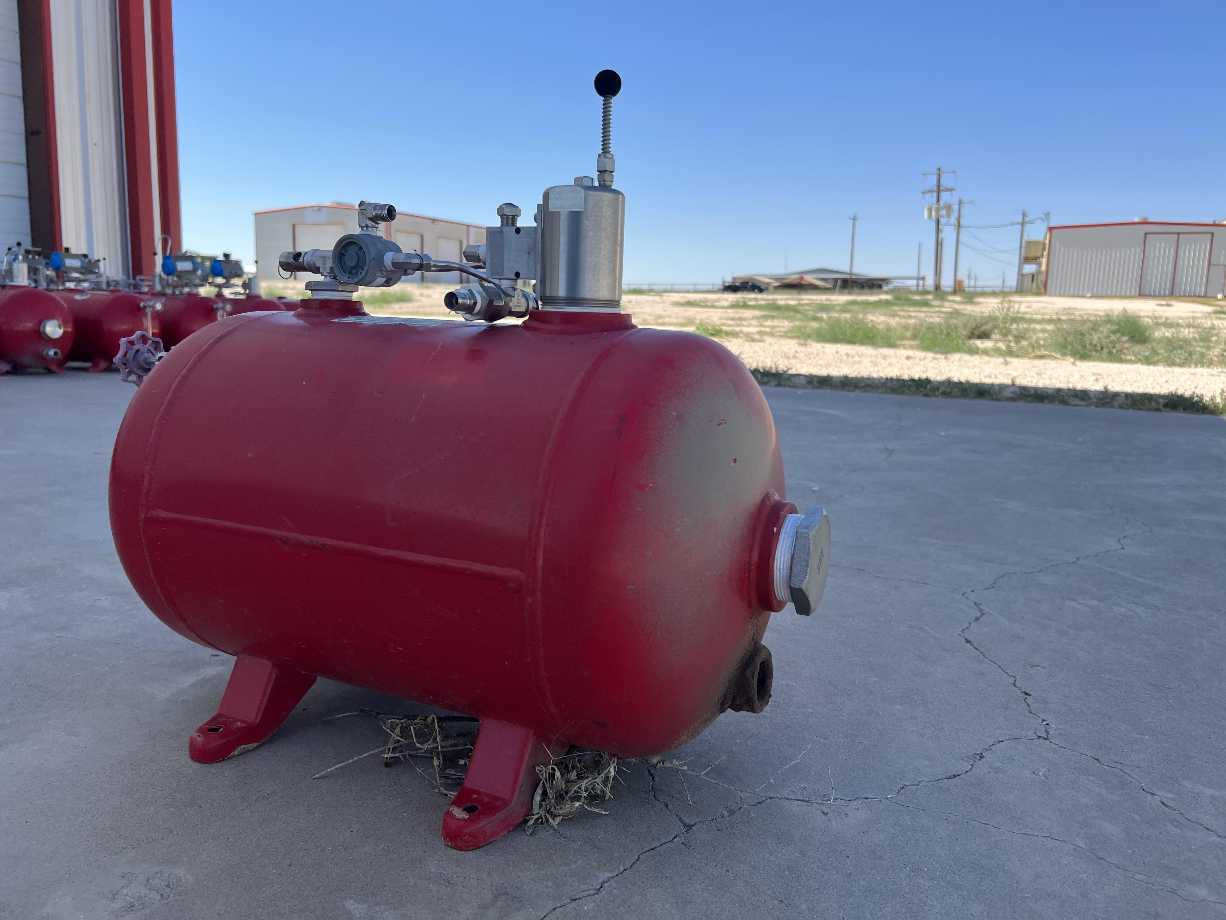 Used Blowcase, Horizontal, 8.9 gal, 200#