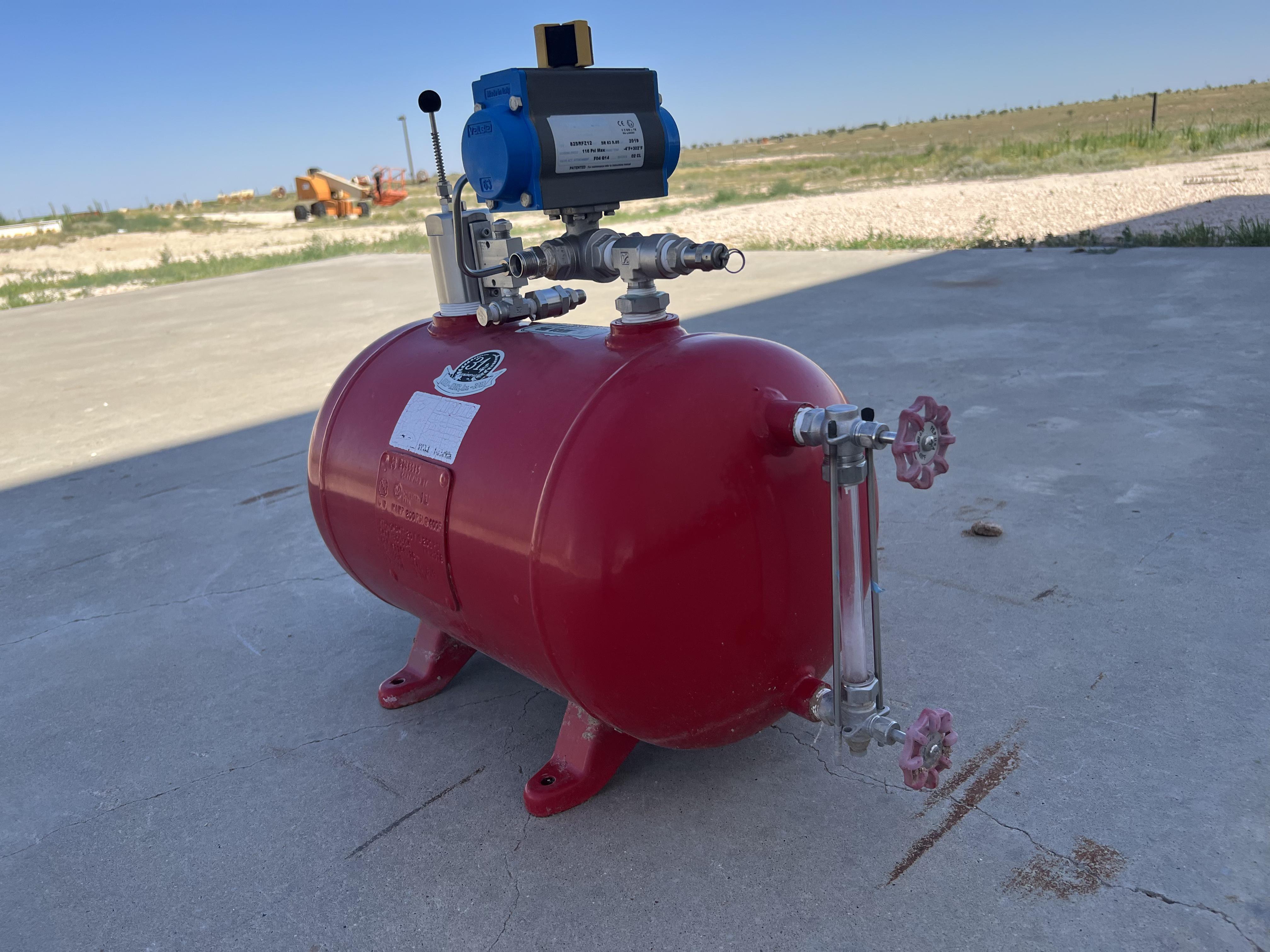 Used Blowcase, Horizontal, 8.9 gal, 200#