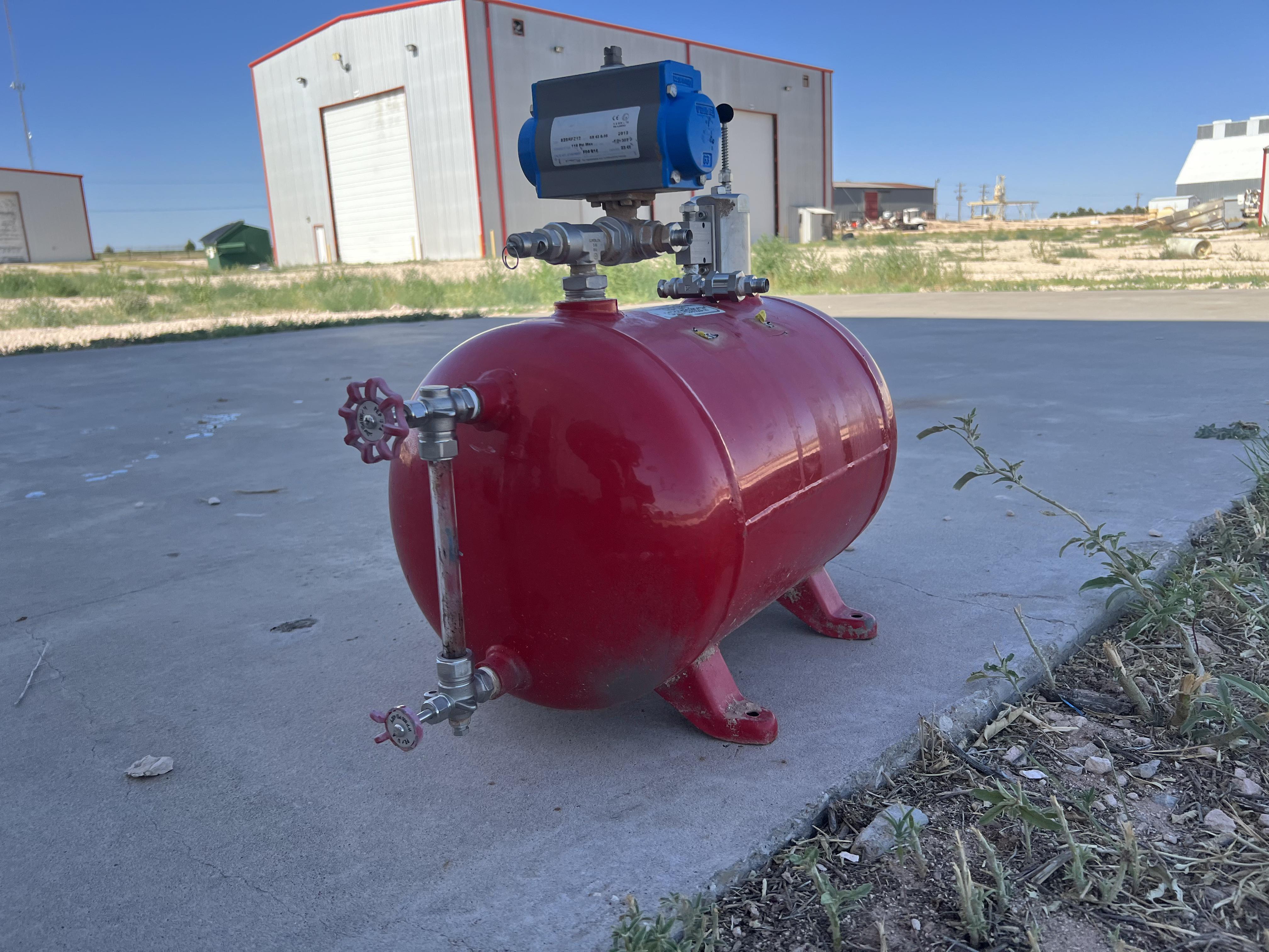 Used Blowcase, Horizontal, 8.9 gal, 200#