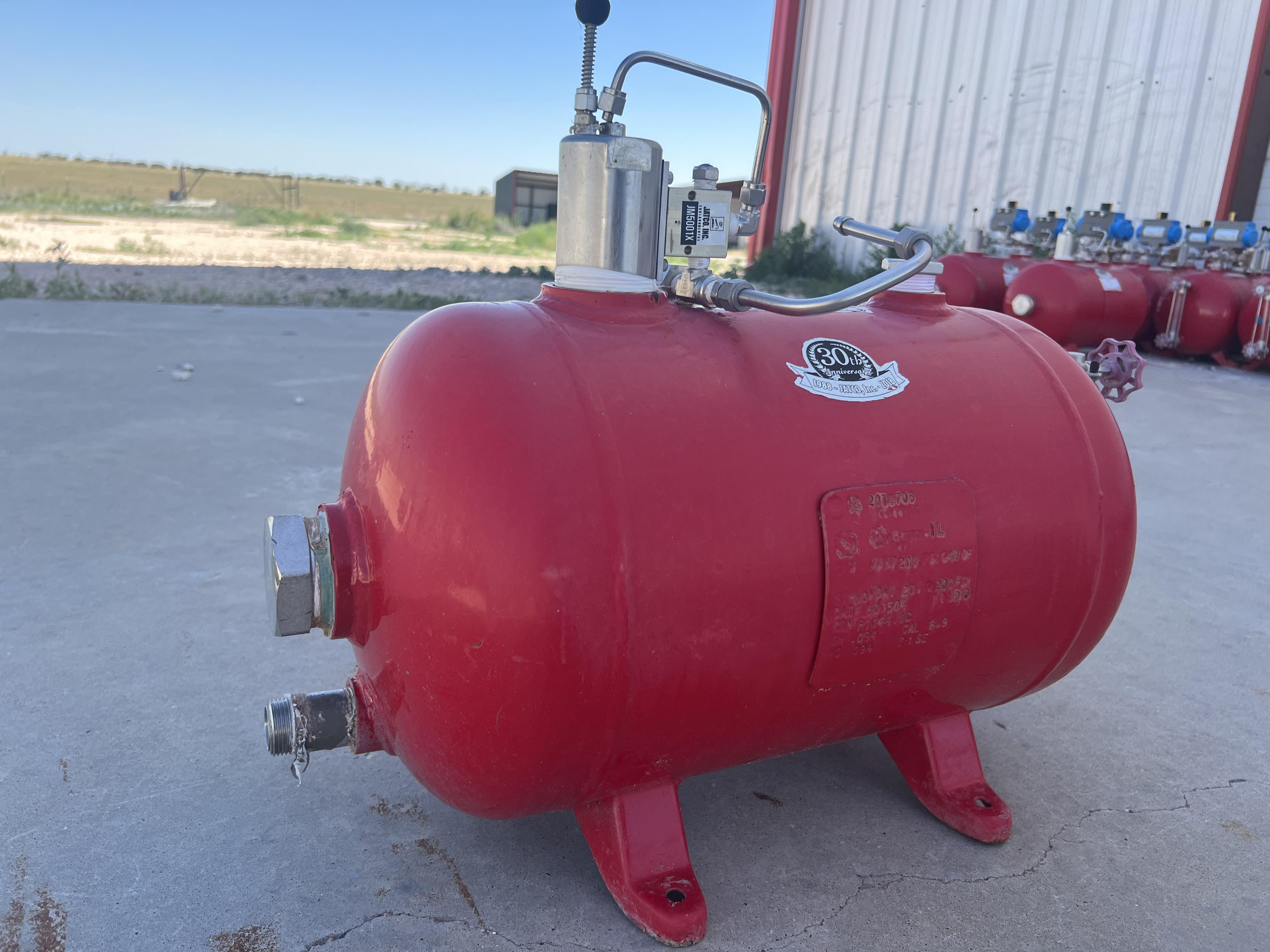 Used Blowcase, Horizontal, 8.9 gal, 200#
