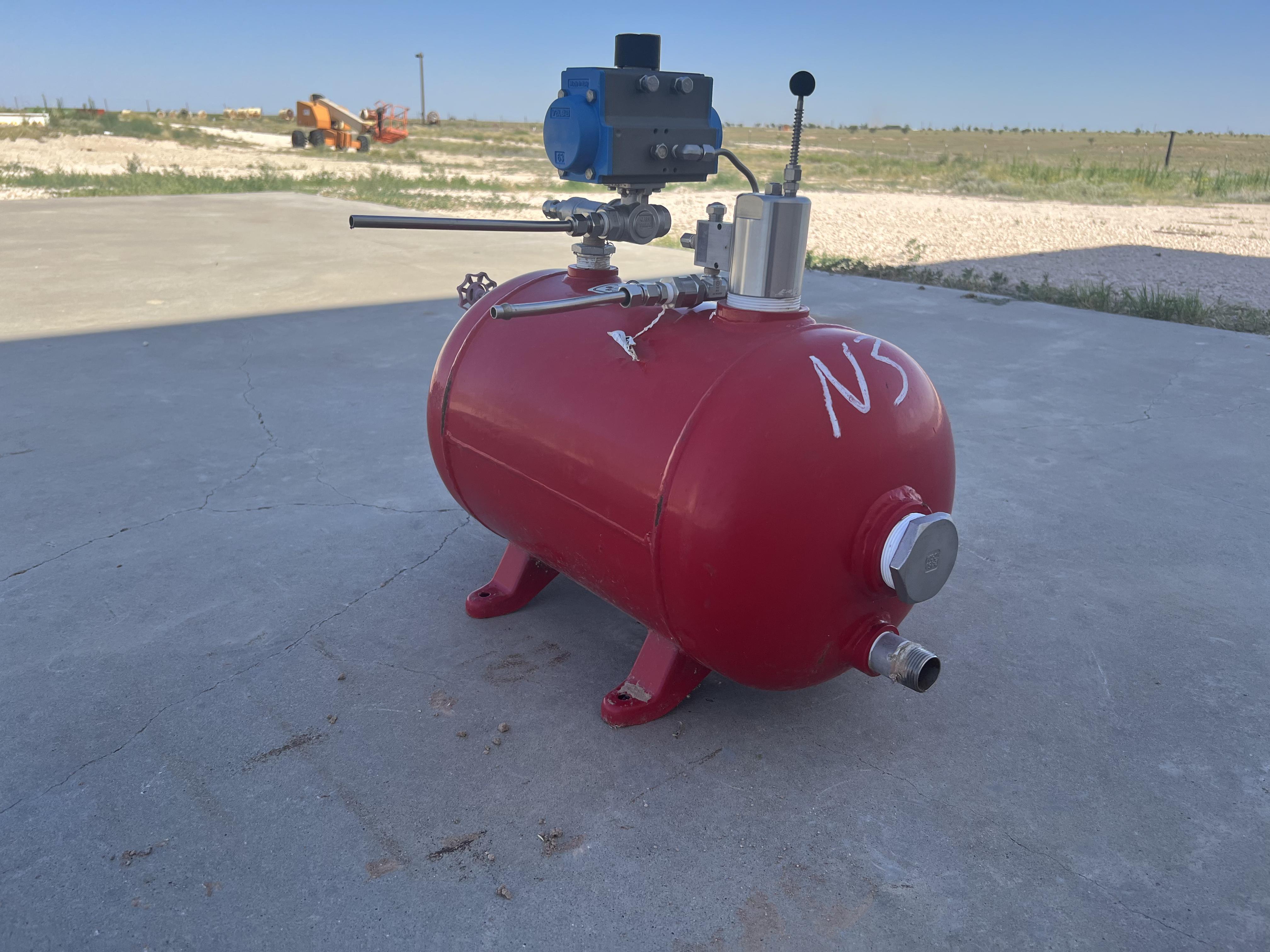 Used Blowcase, Horizontal, 8.9 gal, 200#