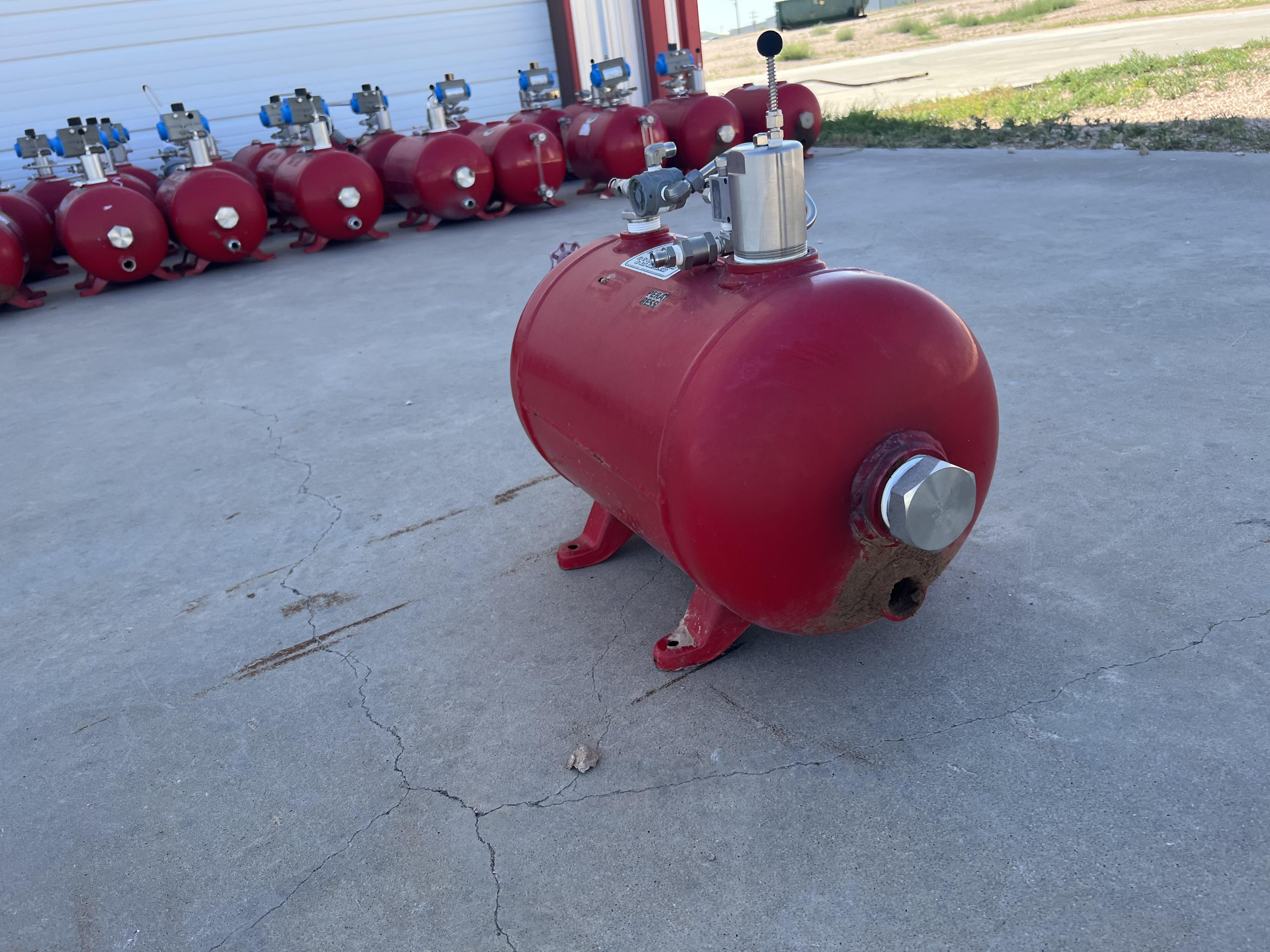 Used Blowcase, Horizontal, 8.9 gal, 200#