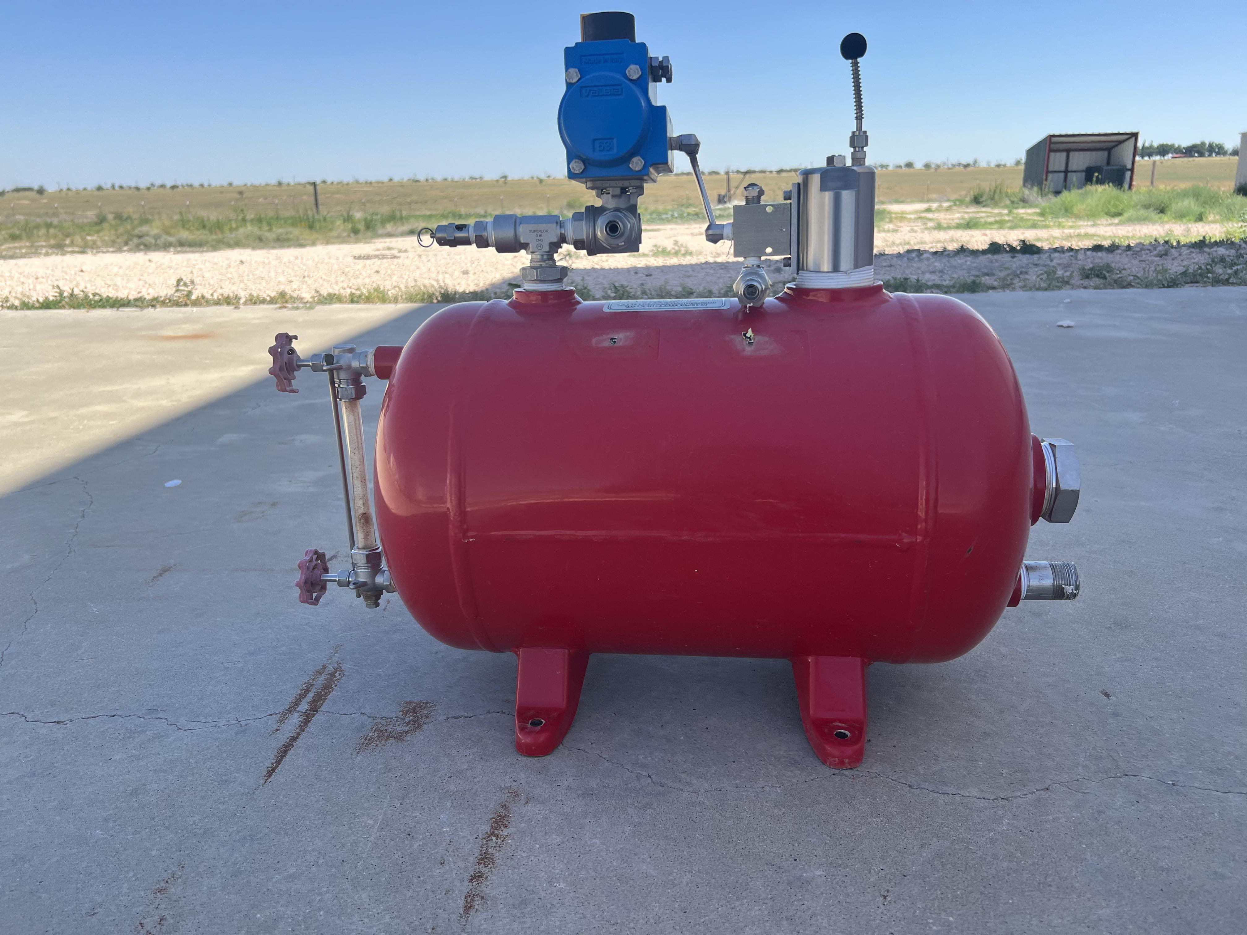 Used Blowcase, Horizontal, 8.9 gal, 200#