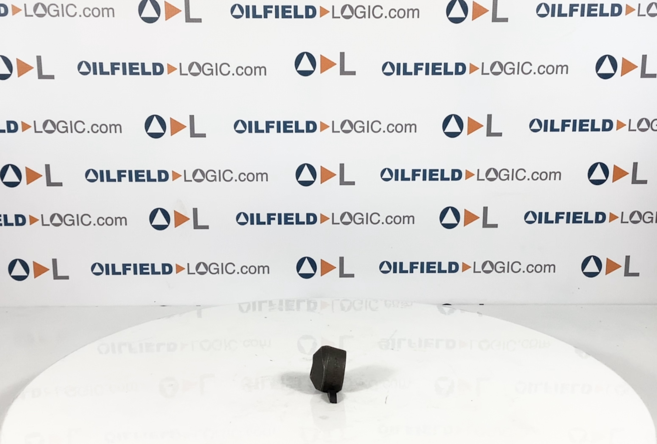 Threadolet, WxTHD, 6"-2 1/2"x1/2", FNPT, 6M , SA105