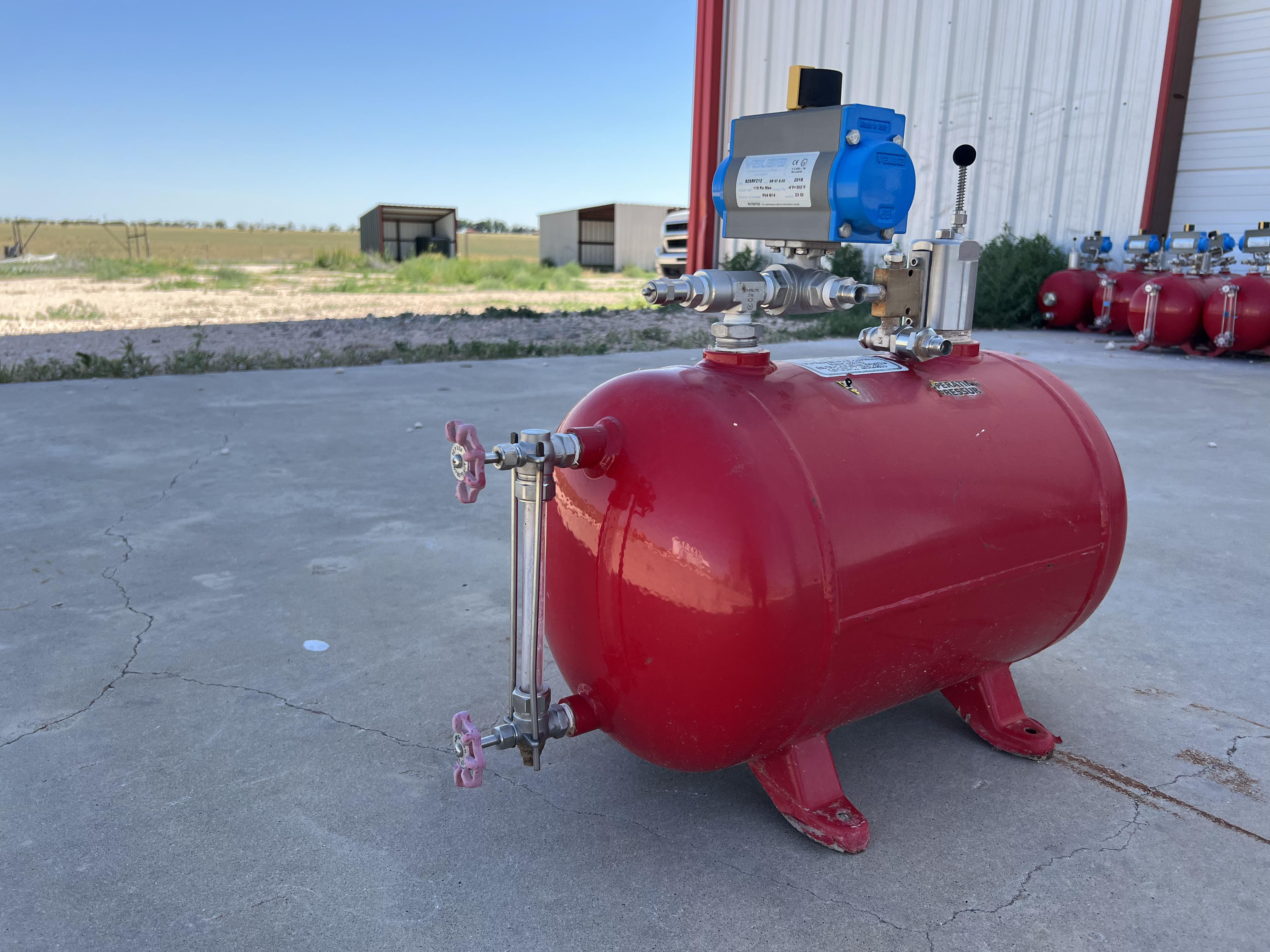 Used Blowcase, Horizontal, 8.9 gal, 200#