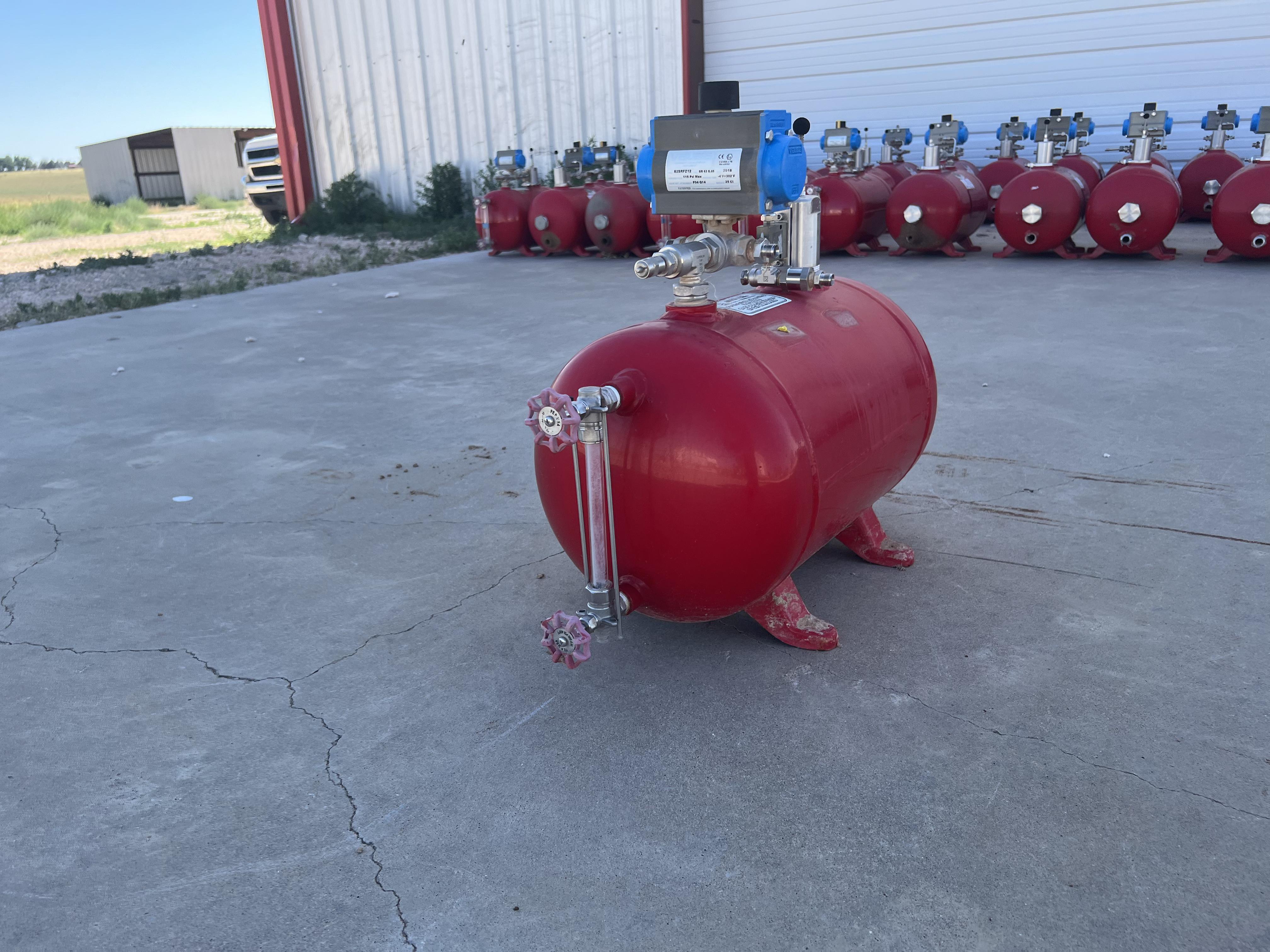 Used Blowcase, Horizontal, 8.9 gal, 200#