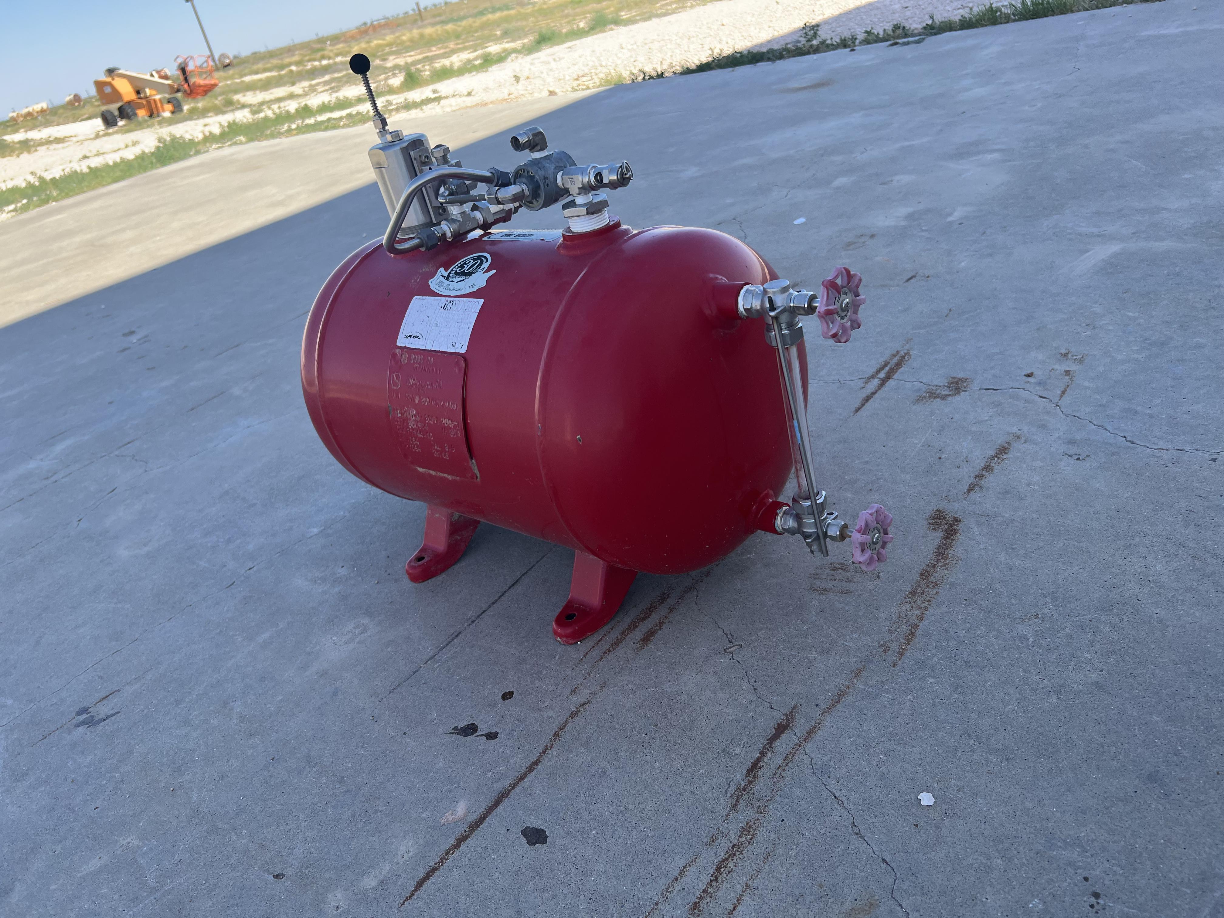 Used Blowcase, Horizontal, 8.9 gal, 200#