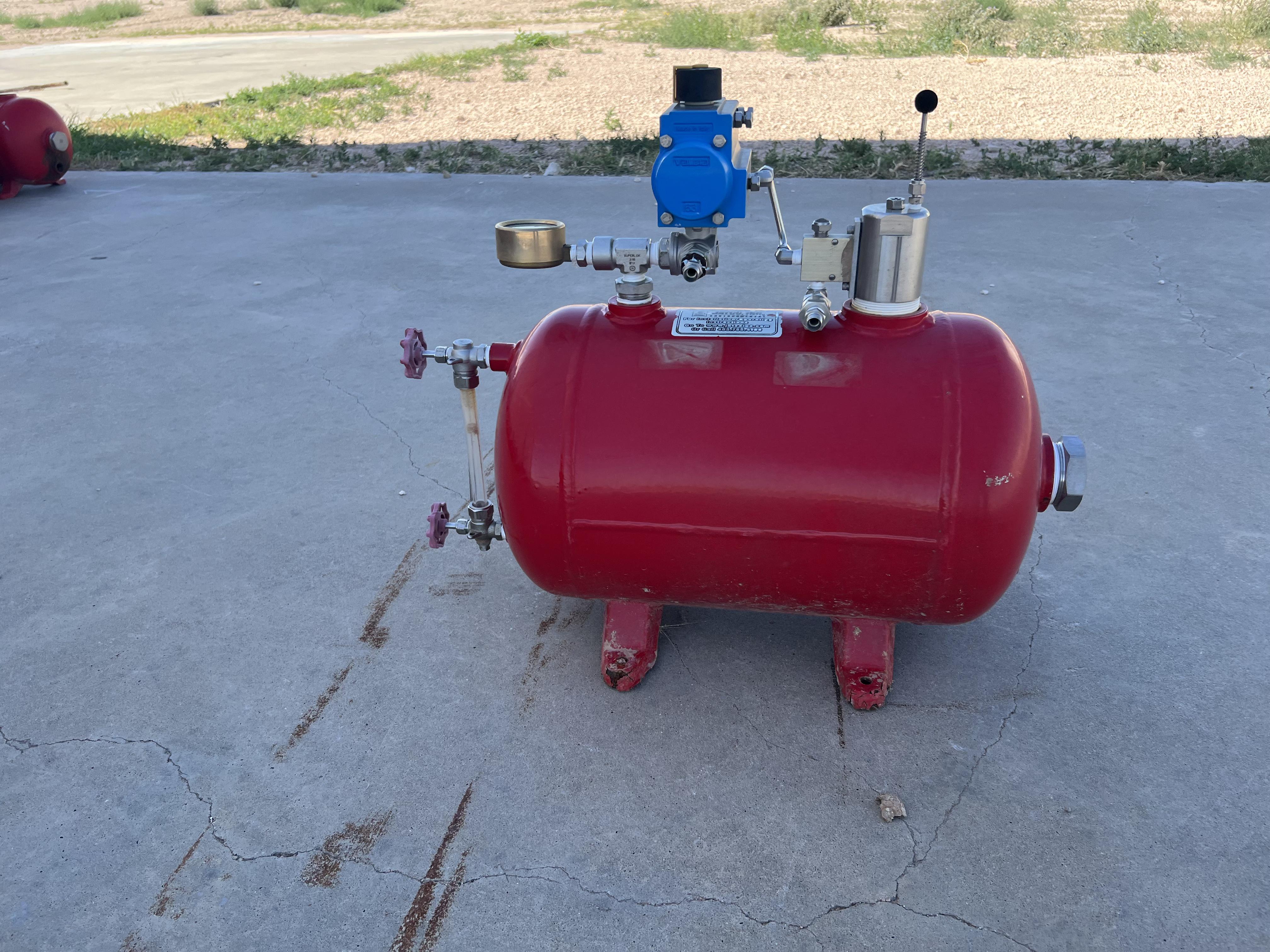 Used Blowcase, Horizontal, 8.9 gal, 200#