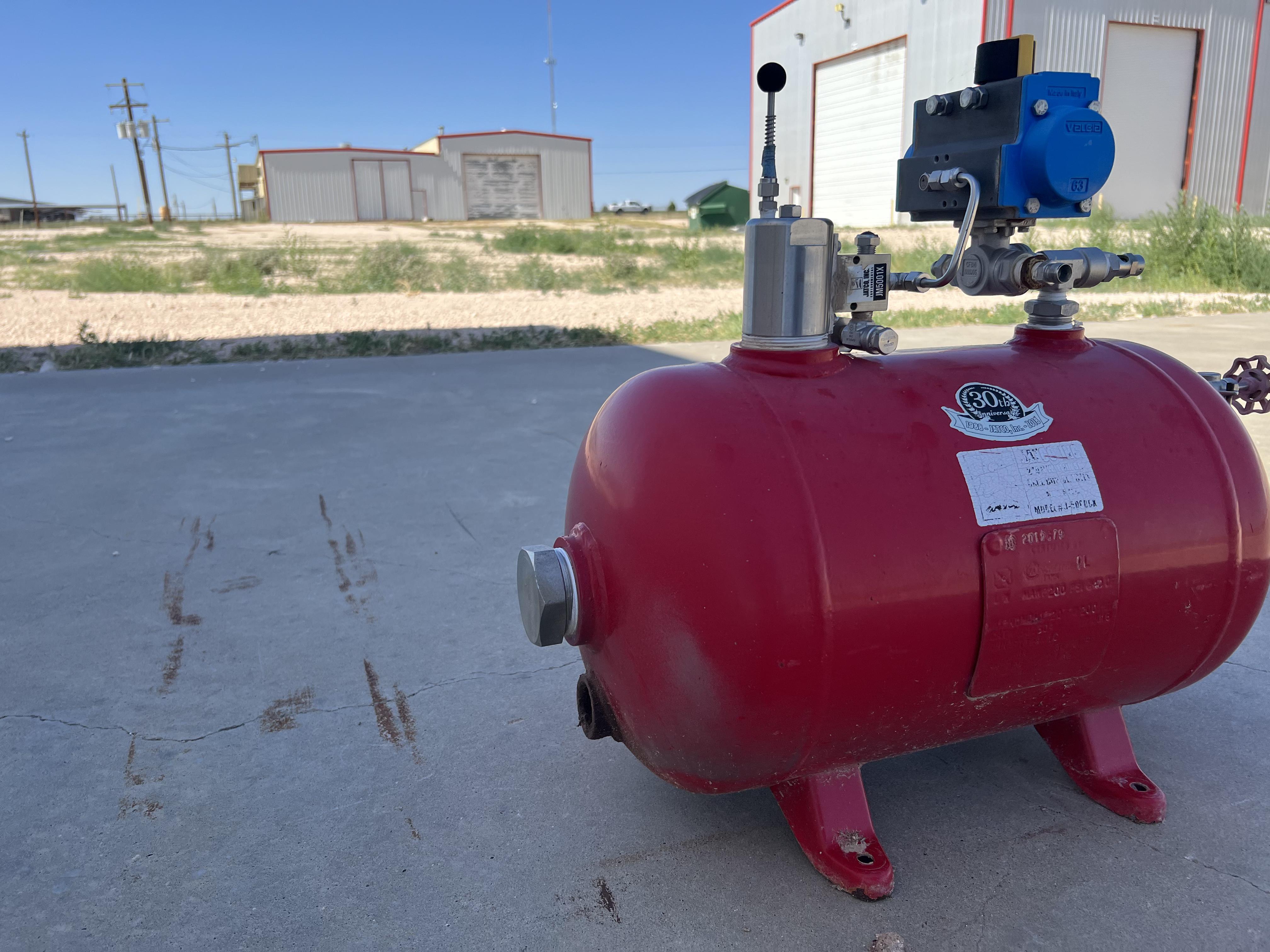 Used Blowcase, Horizontal, 8.9 gal, 200#