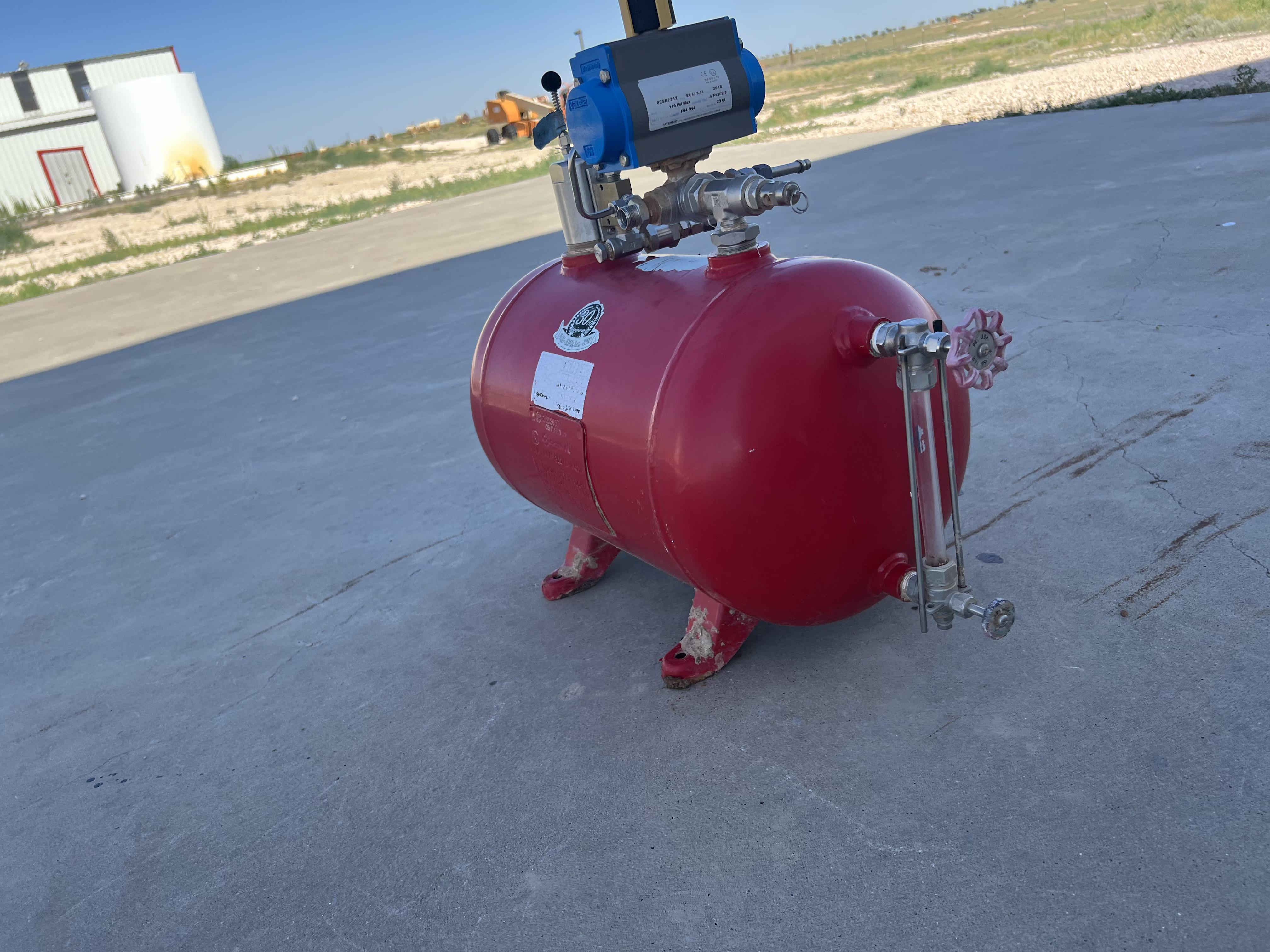 Used Blowcase, Horizontal, 8.9 gal, 200#