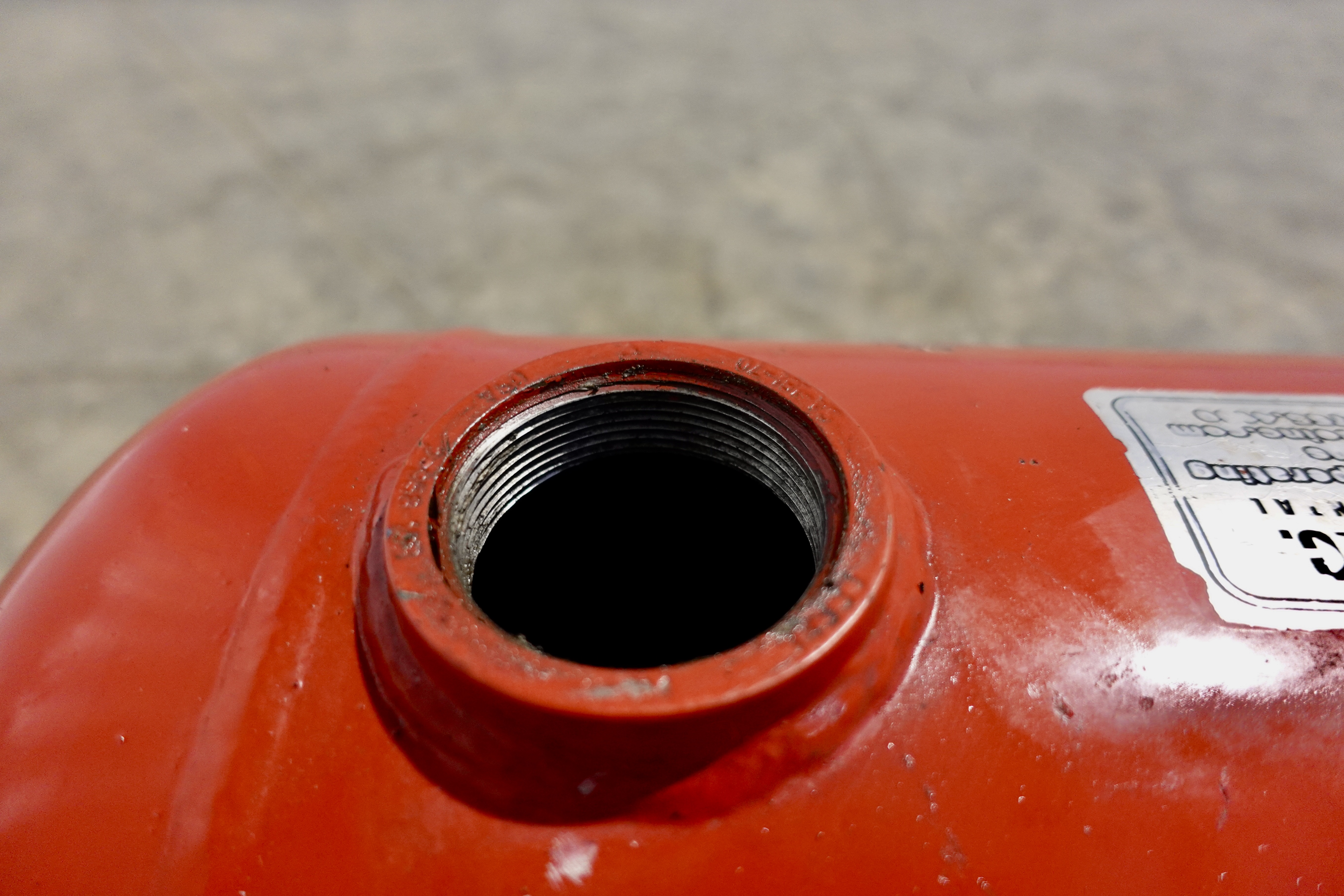 Used Blowcase, Horizontal, 8.9 gal, 200#