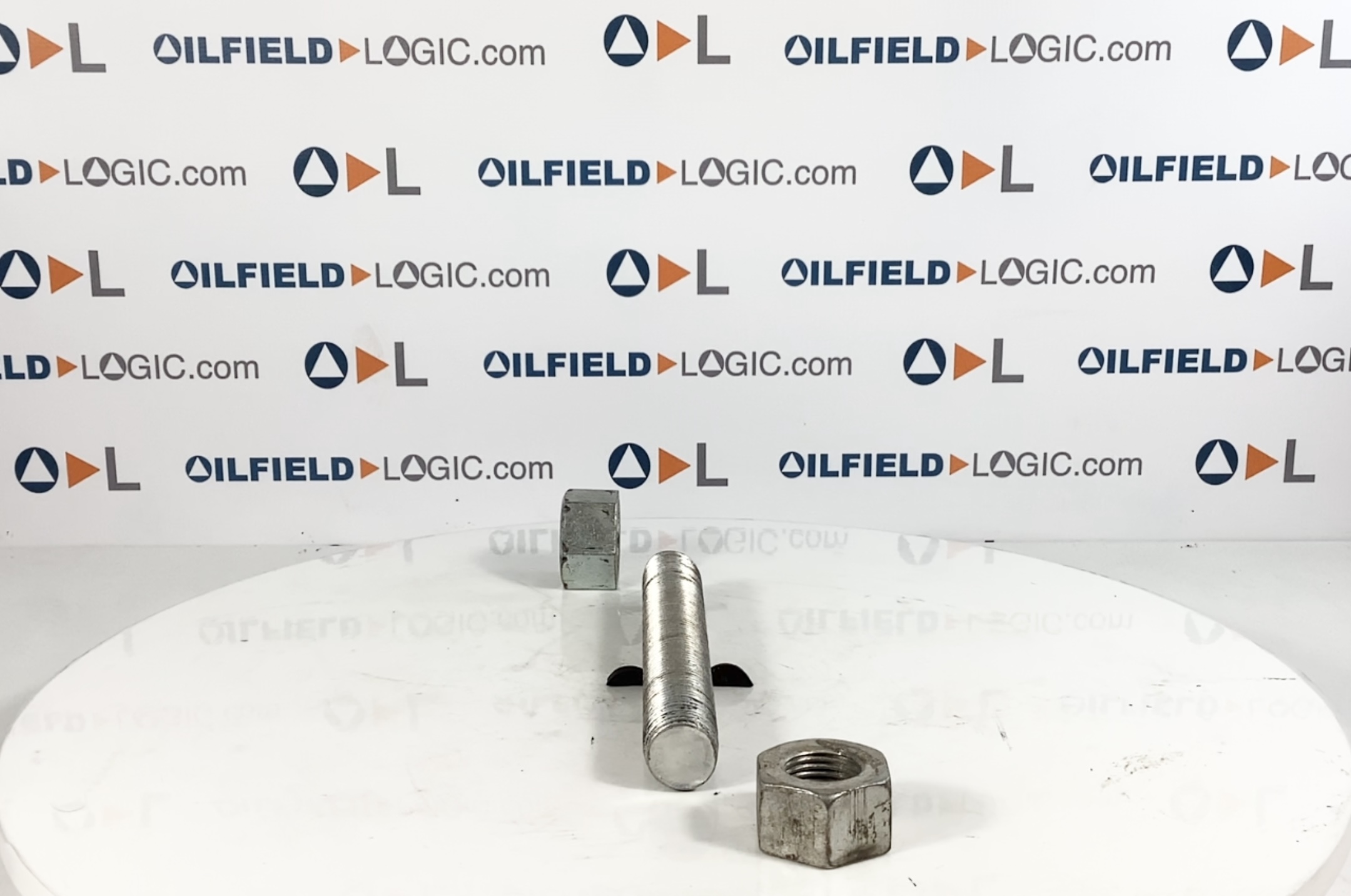 Stud, THD, 1-1/8"-8x9-1/2", Cadmium