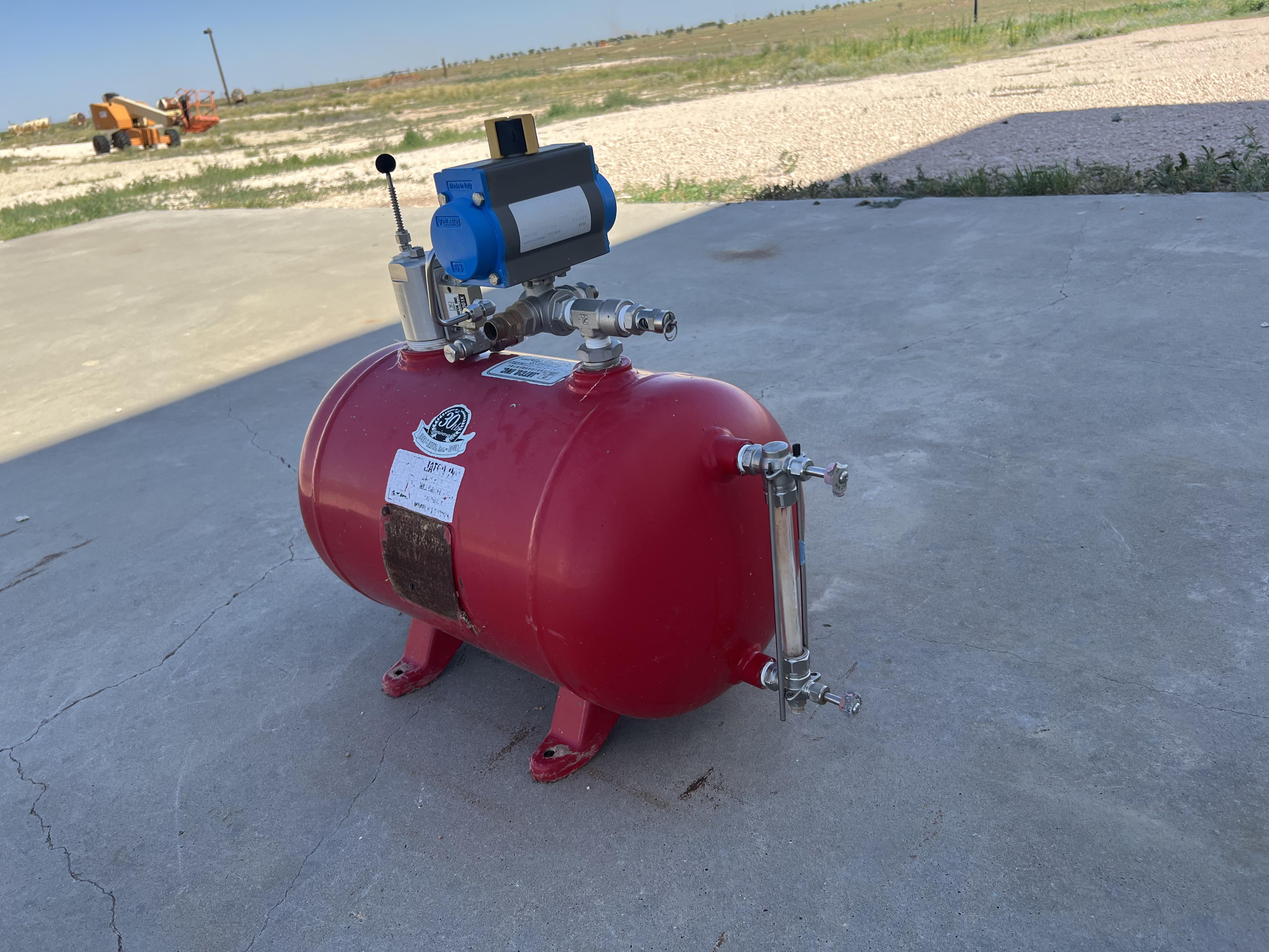 Used Blowcase, Horizontal, 8.9 gal, 200#