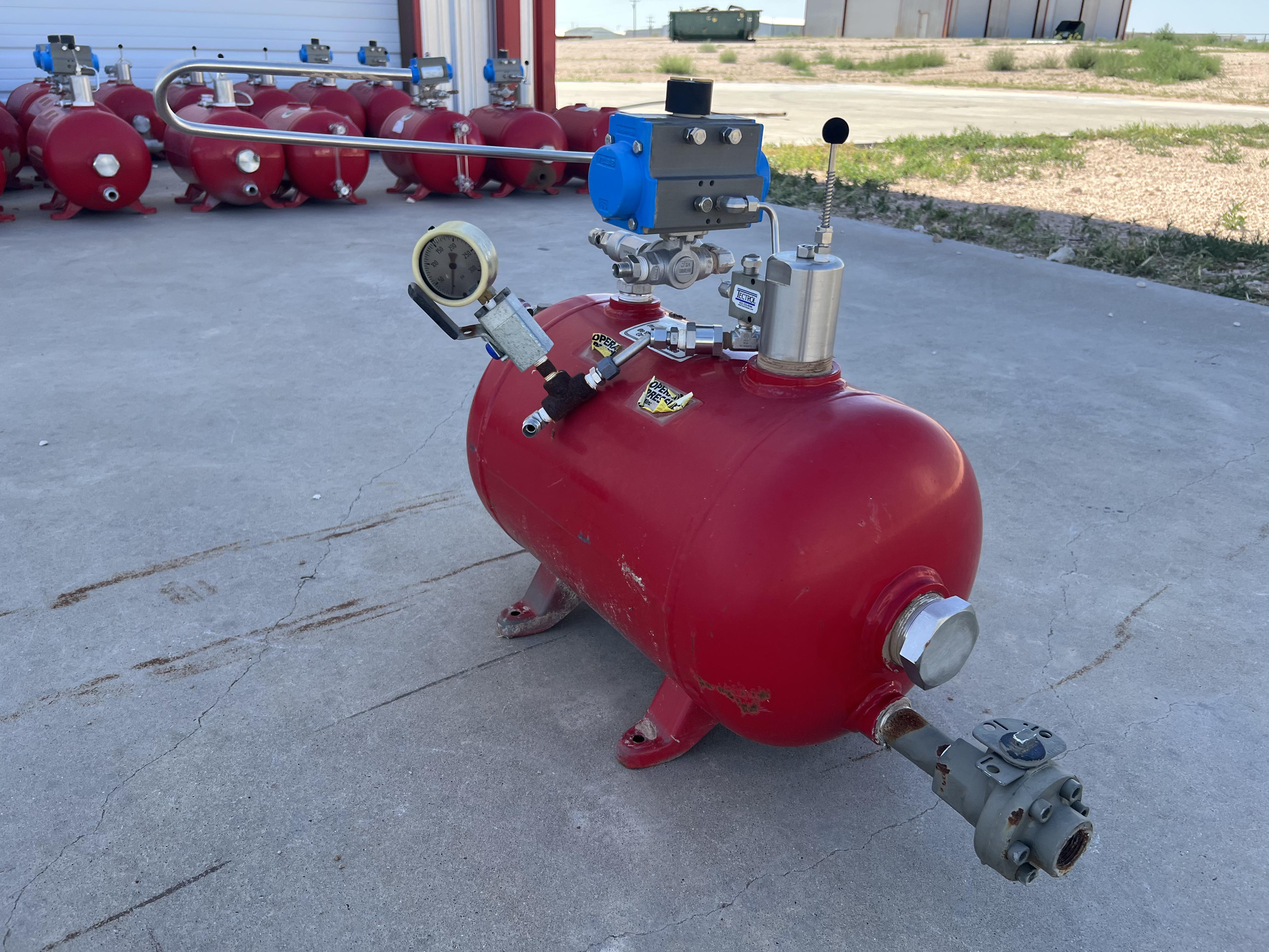 Used Blowcase, Horizontal, 8.9 gal, 200#