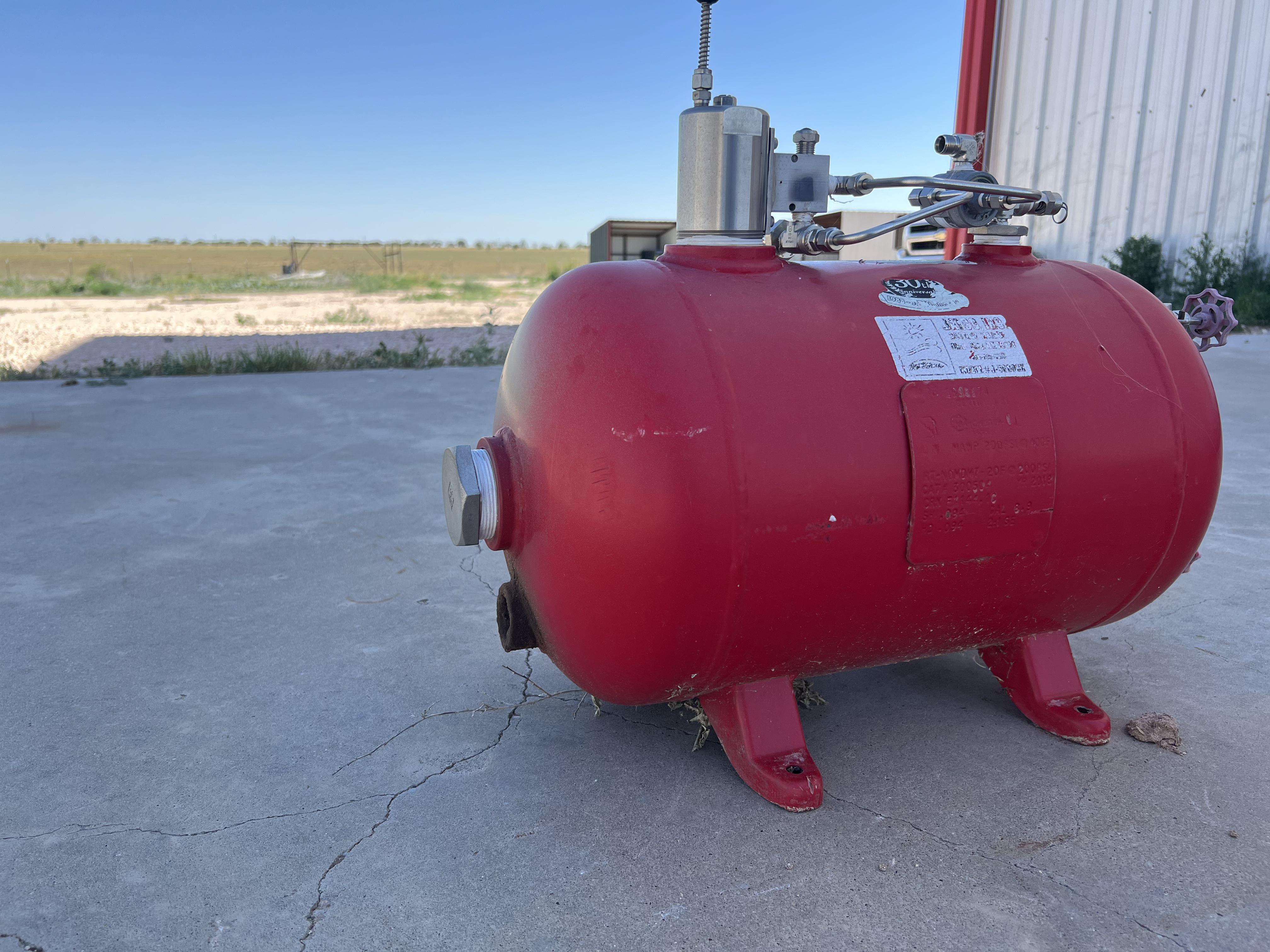 Used Blowcase, Horizontal, 8.9 gal, 200#