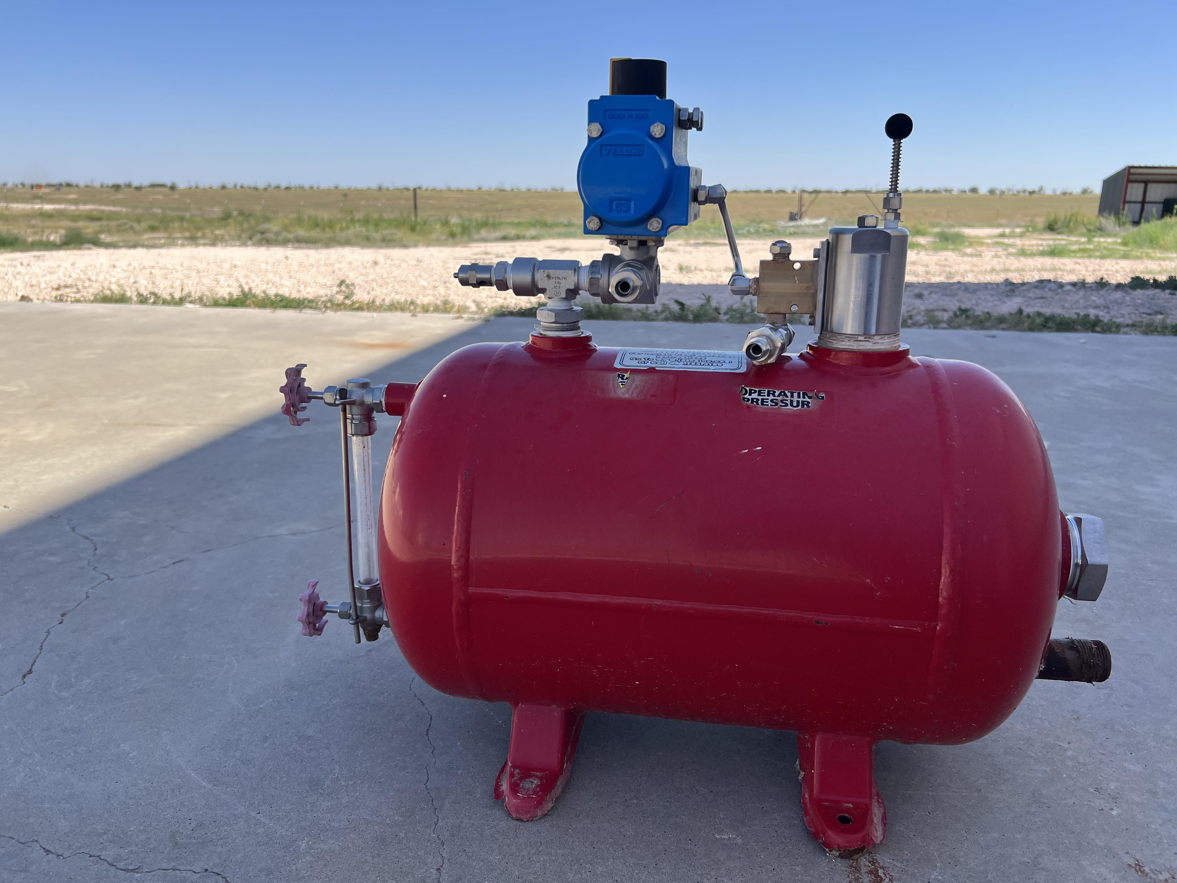 Used Blowcase, Horizontal, 8.9 gal, 200#