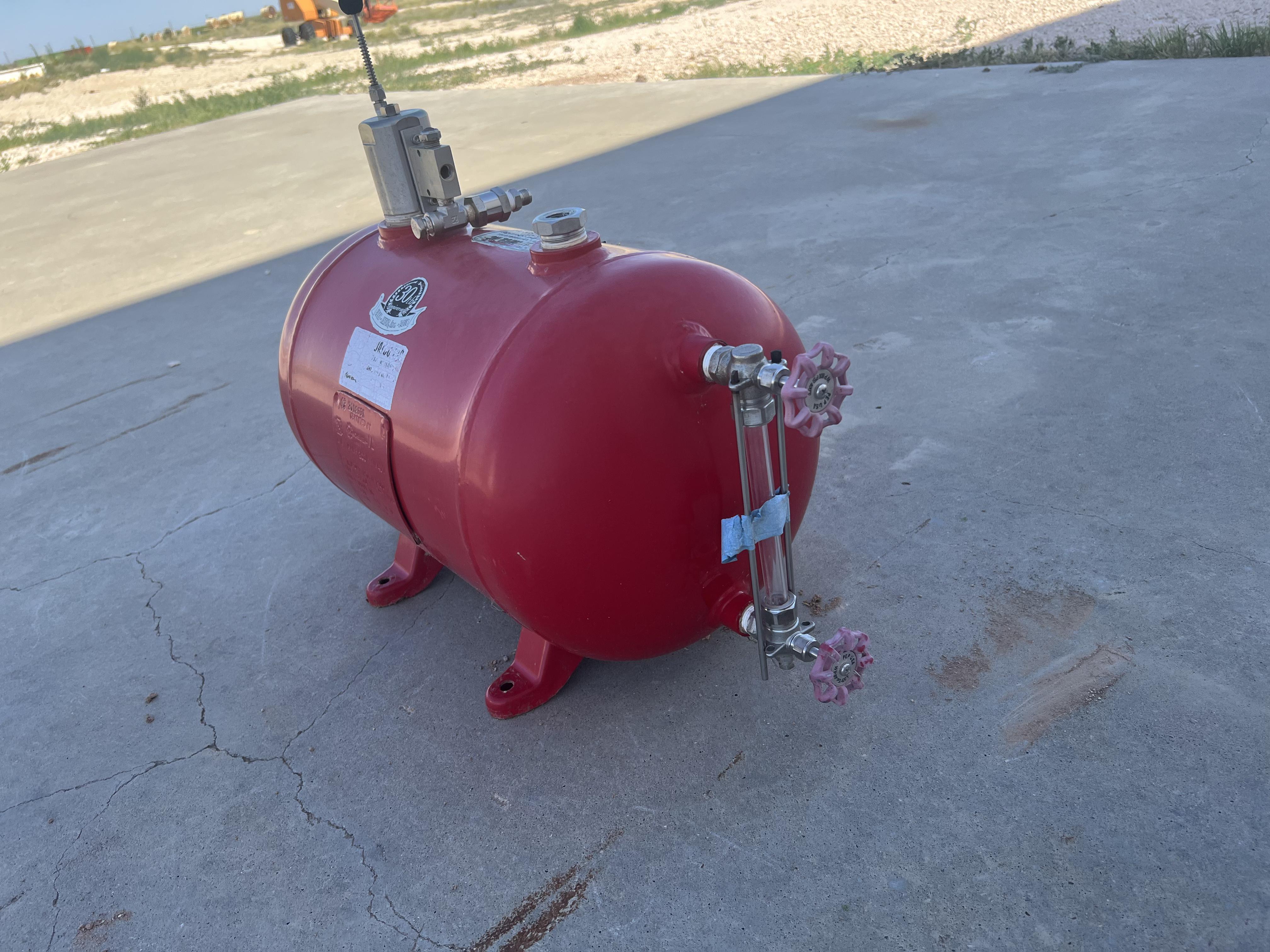 Used Blowcase, Horizontal, 8.9 gal, 200#