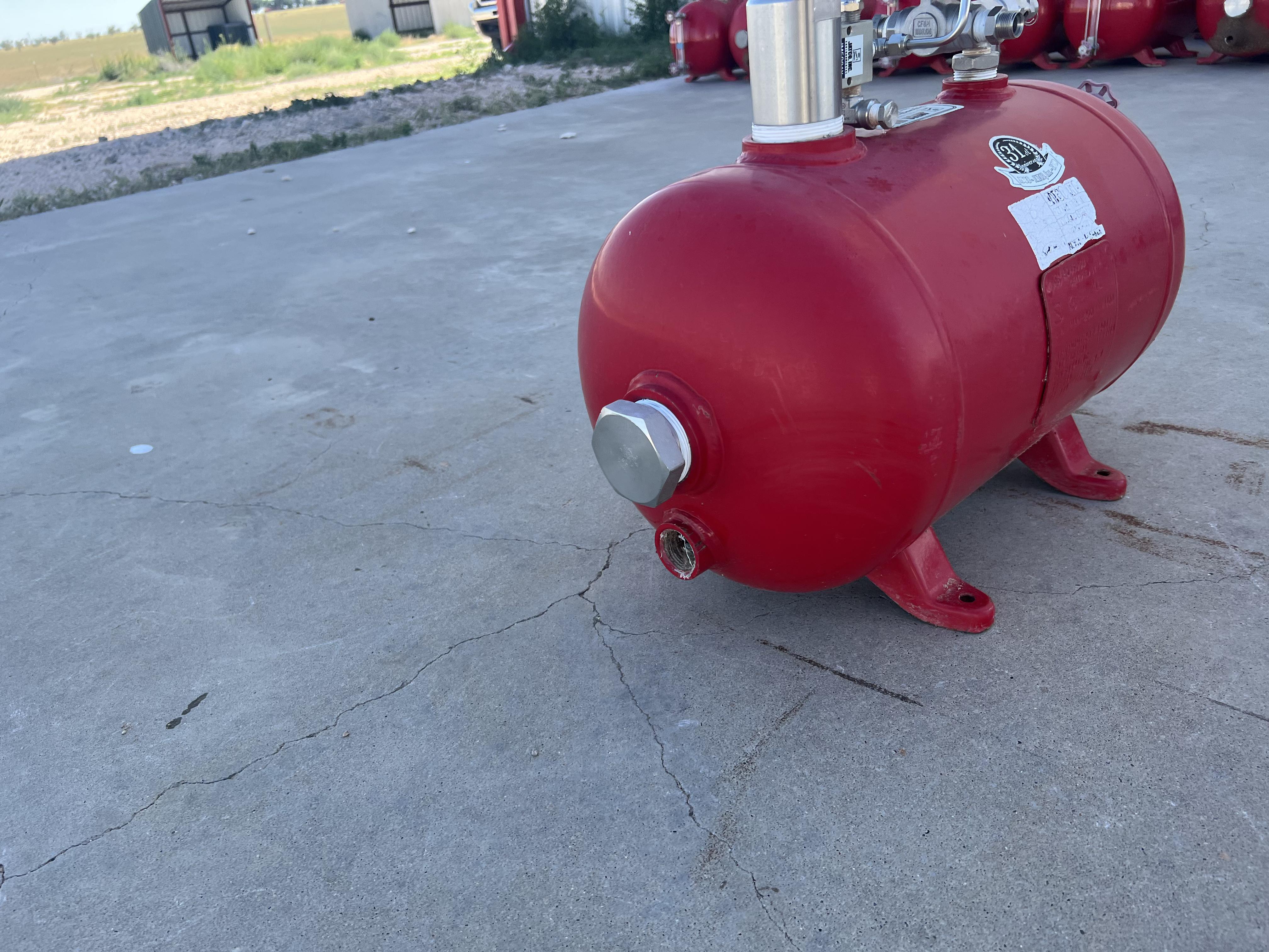 Used Blowcase, Horizontal, 8.9 gal, 200#