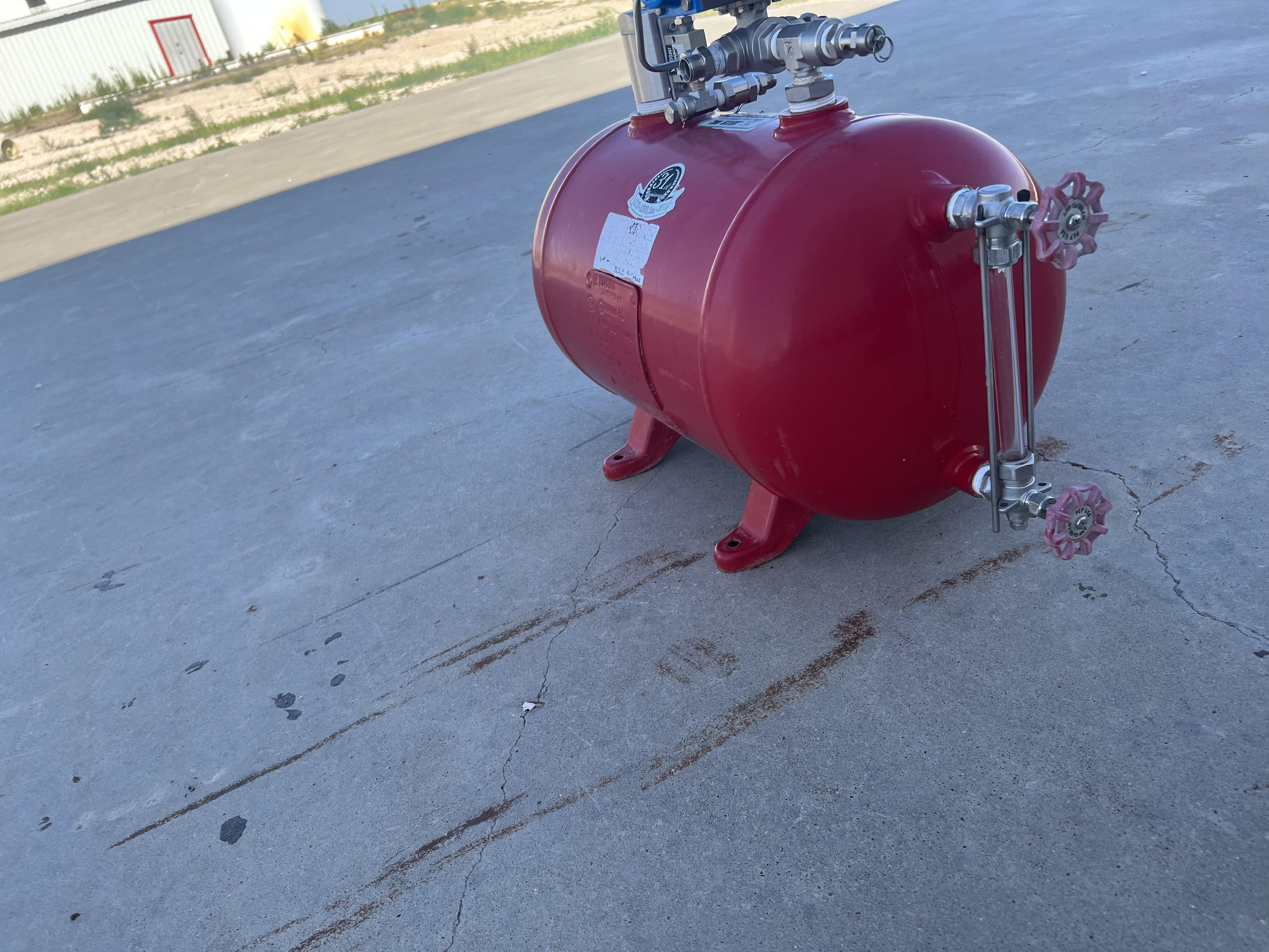 Used Blowcase, Horizontal, 8.9 gal, 200#