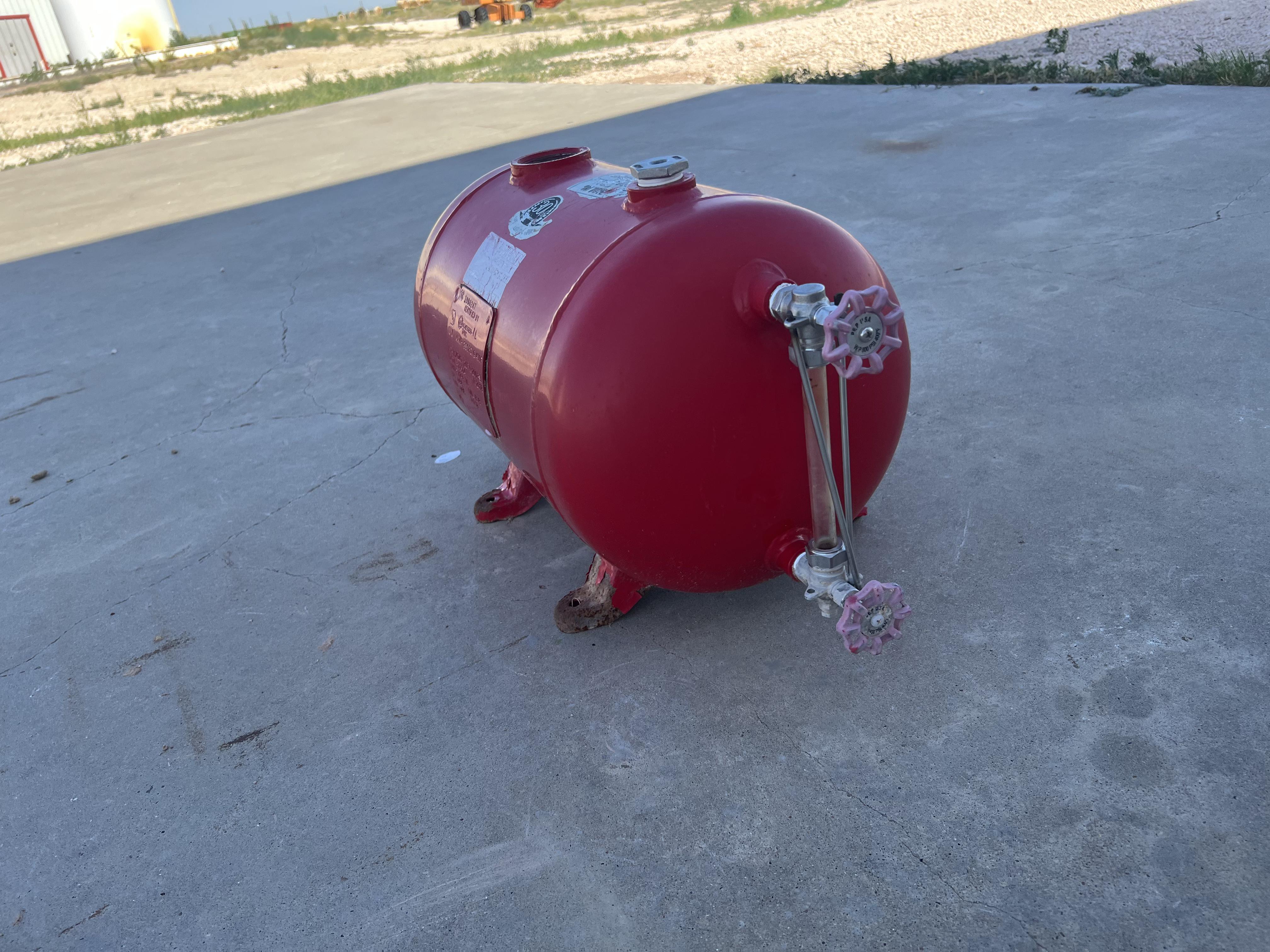 Used Blowcase, Horizontal, 8.9 gal, 200#