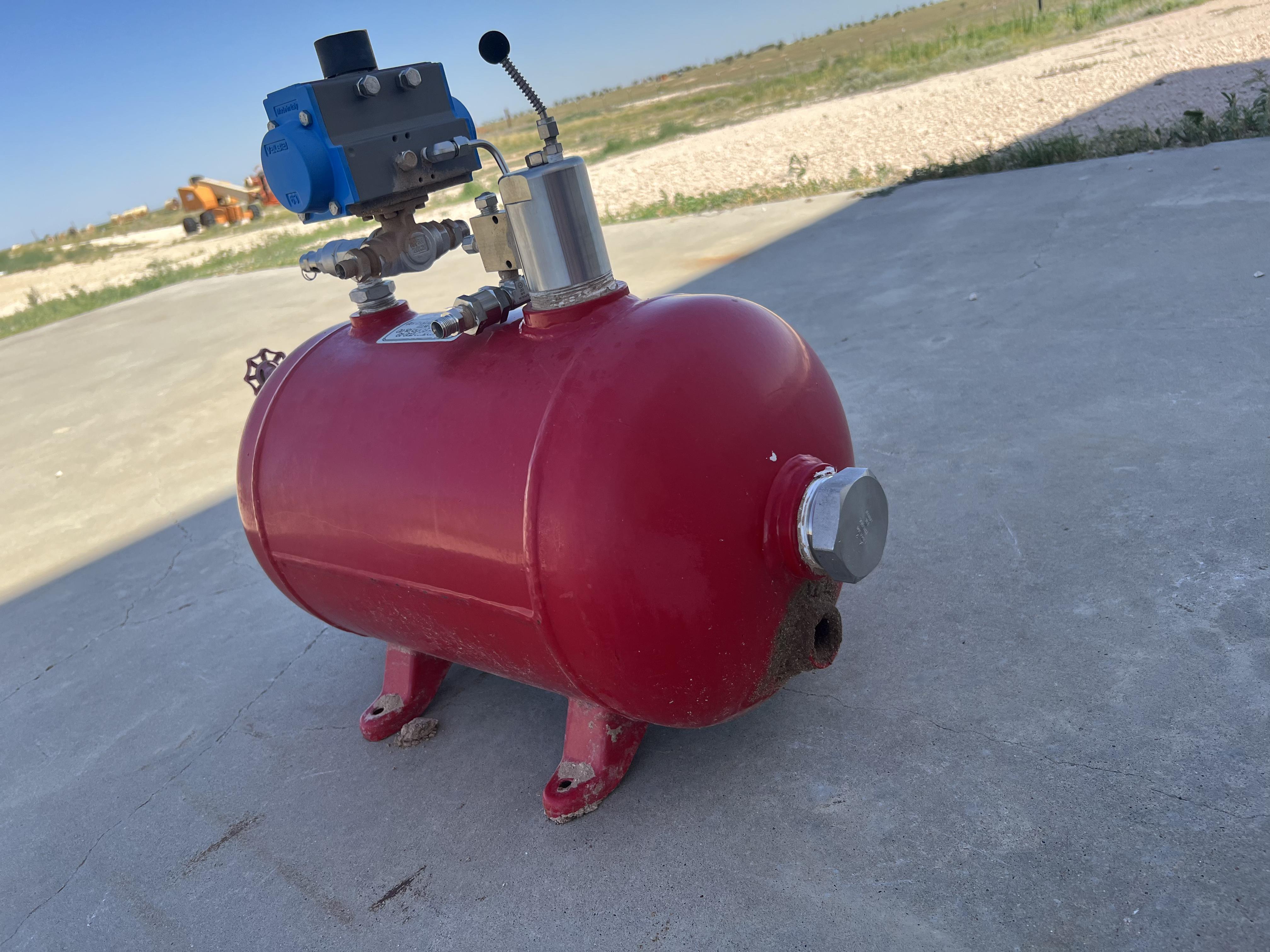 Used Blowcase, Horizontal, 8.9 gal, 200#