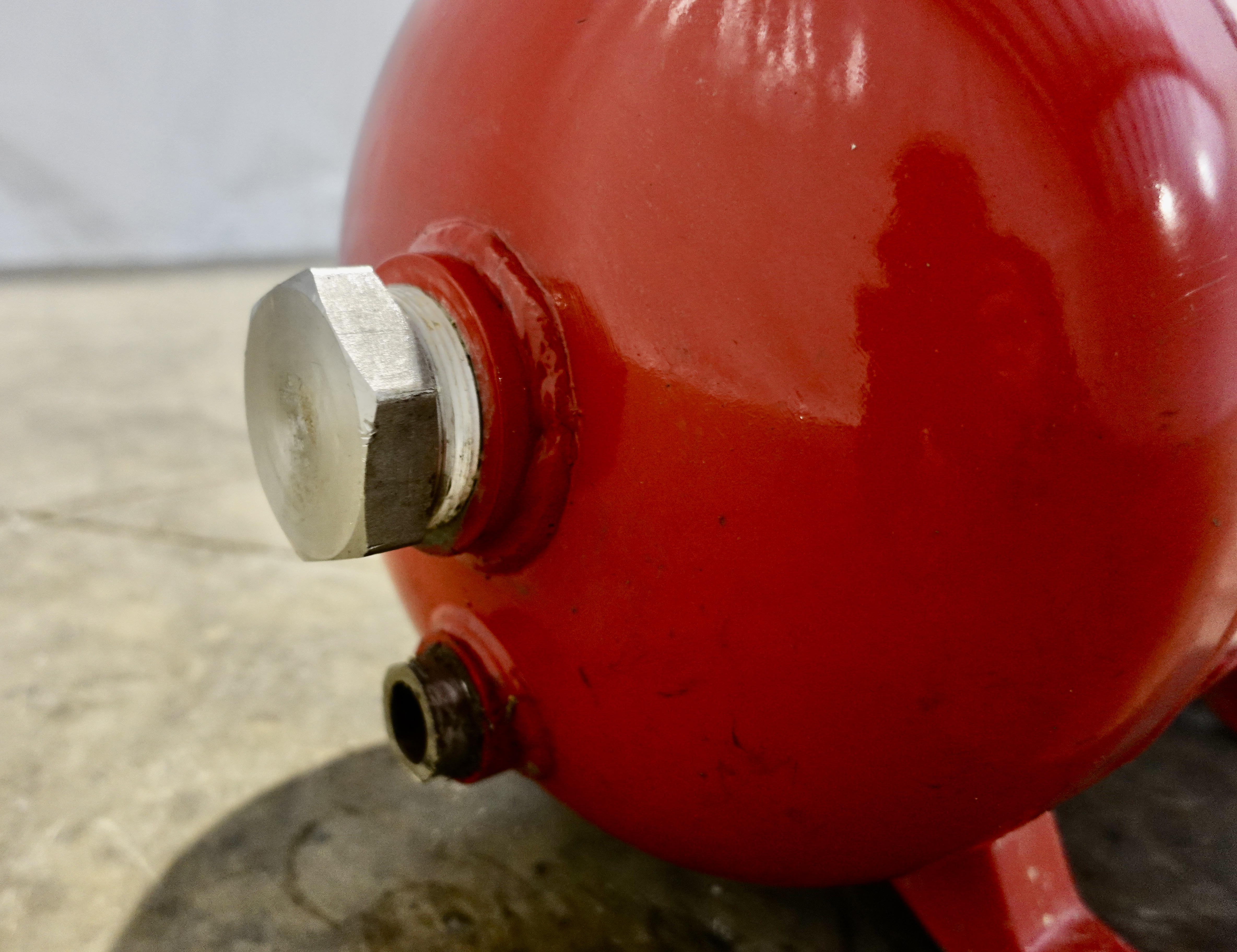 Used Blowcase, Horizontal, 8.9 gal, 200#