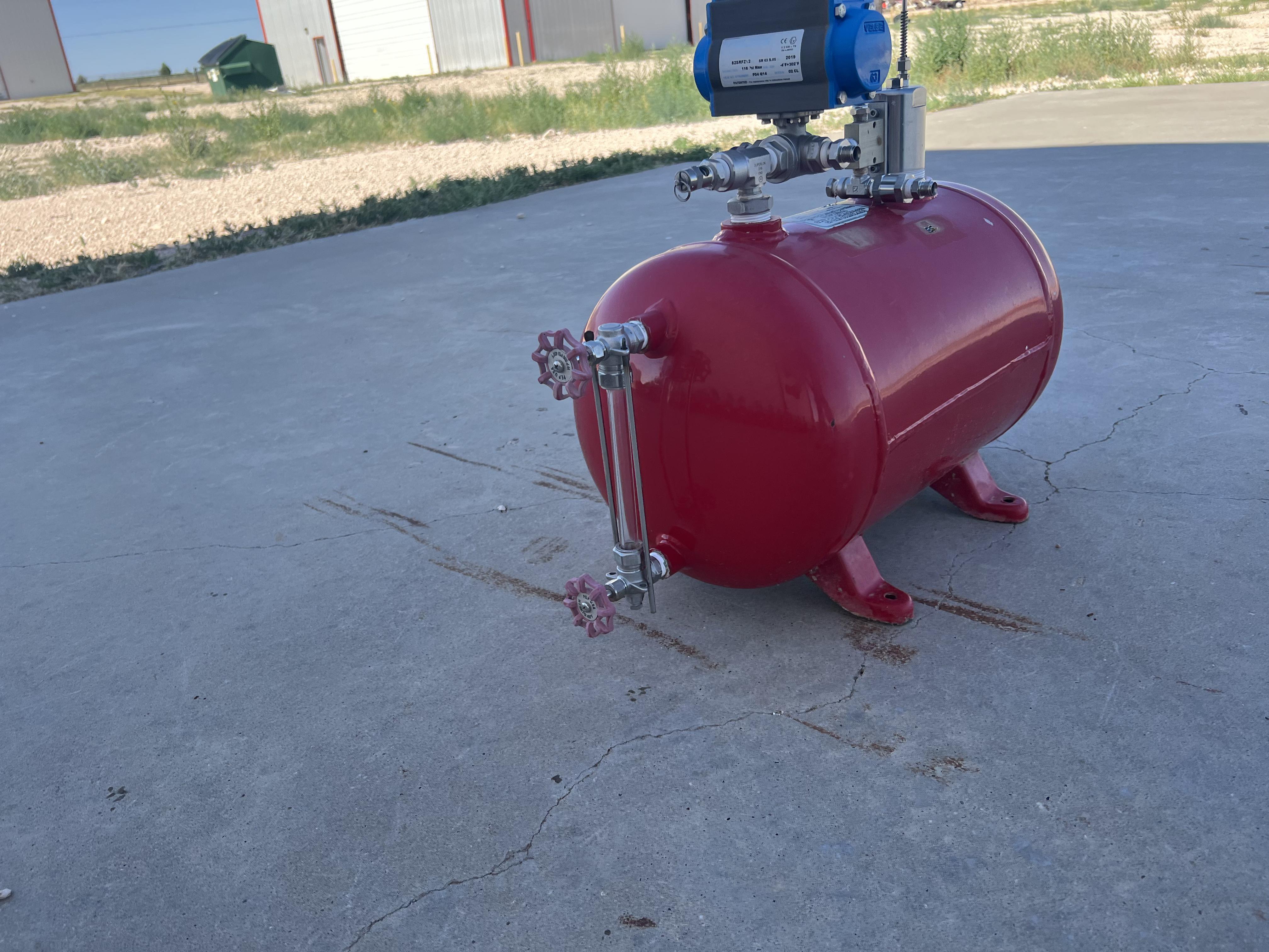 Used Blowcase, Horizontal, 8.9 gal, 200#