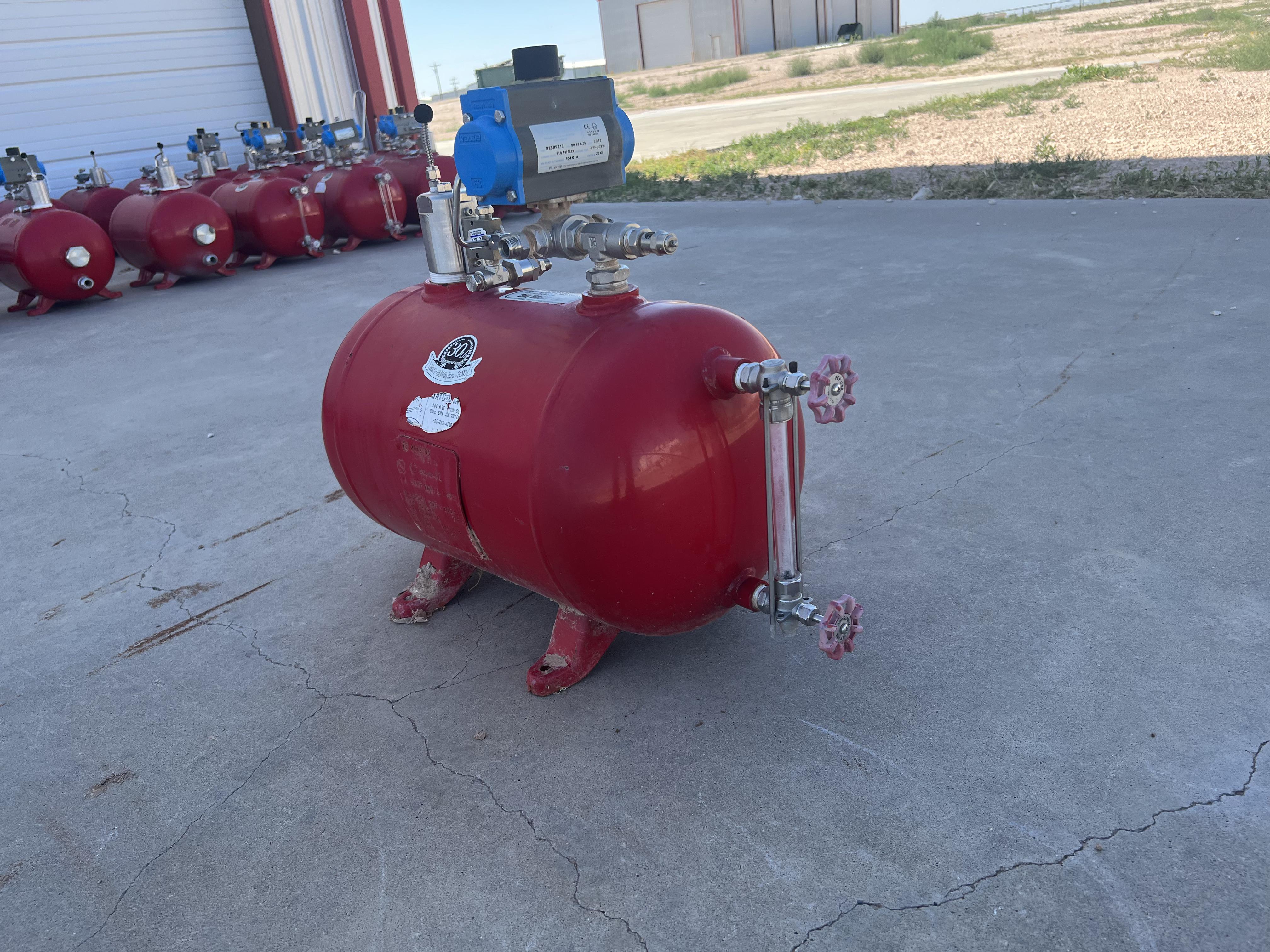 Used Blowcase, Horizontal, 8.9 gal, 200#