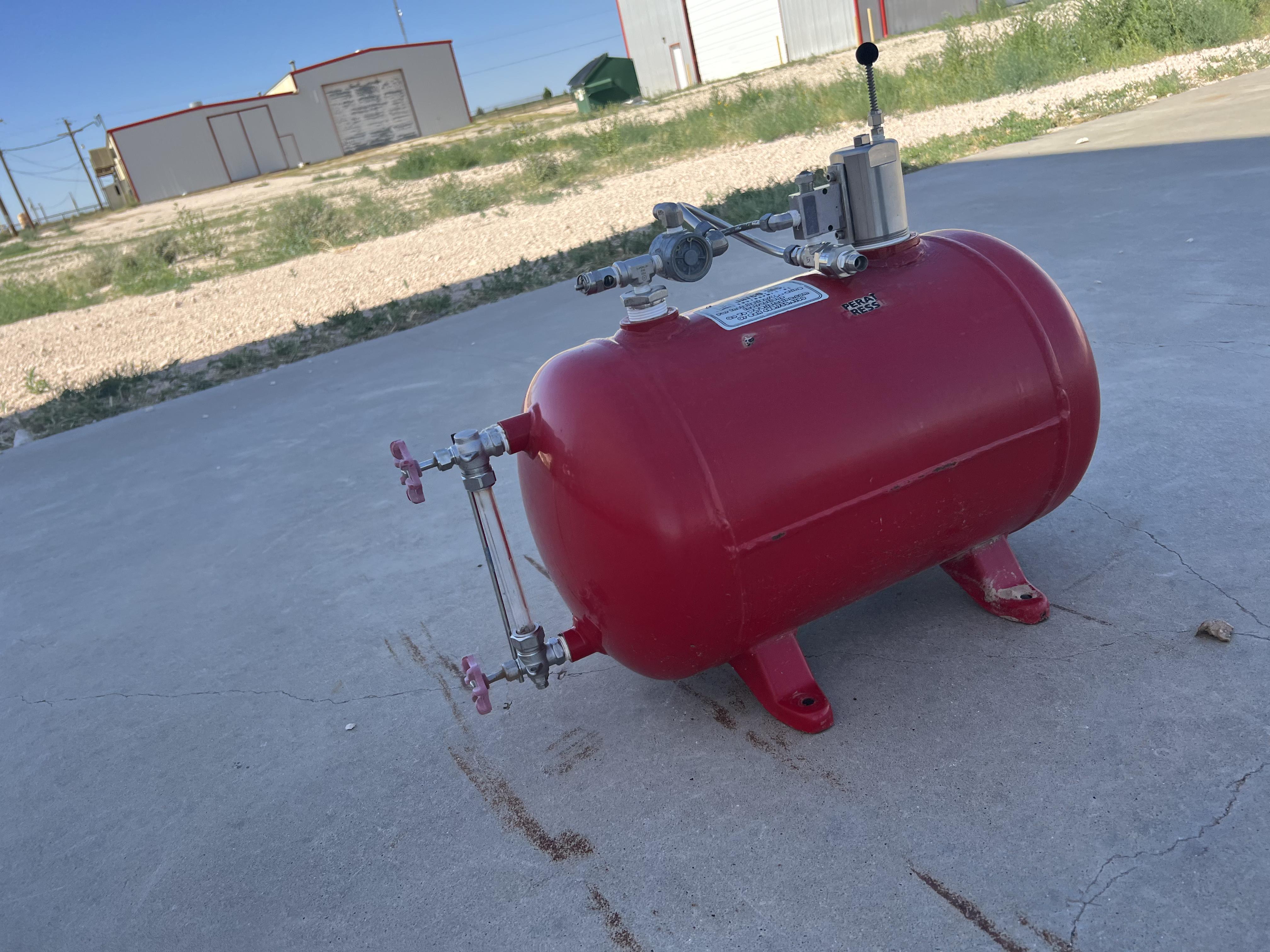 Used Blowcase, Horizontal, 8.9 gal, 200#