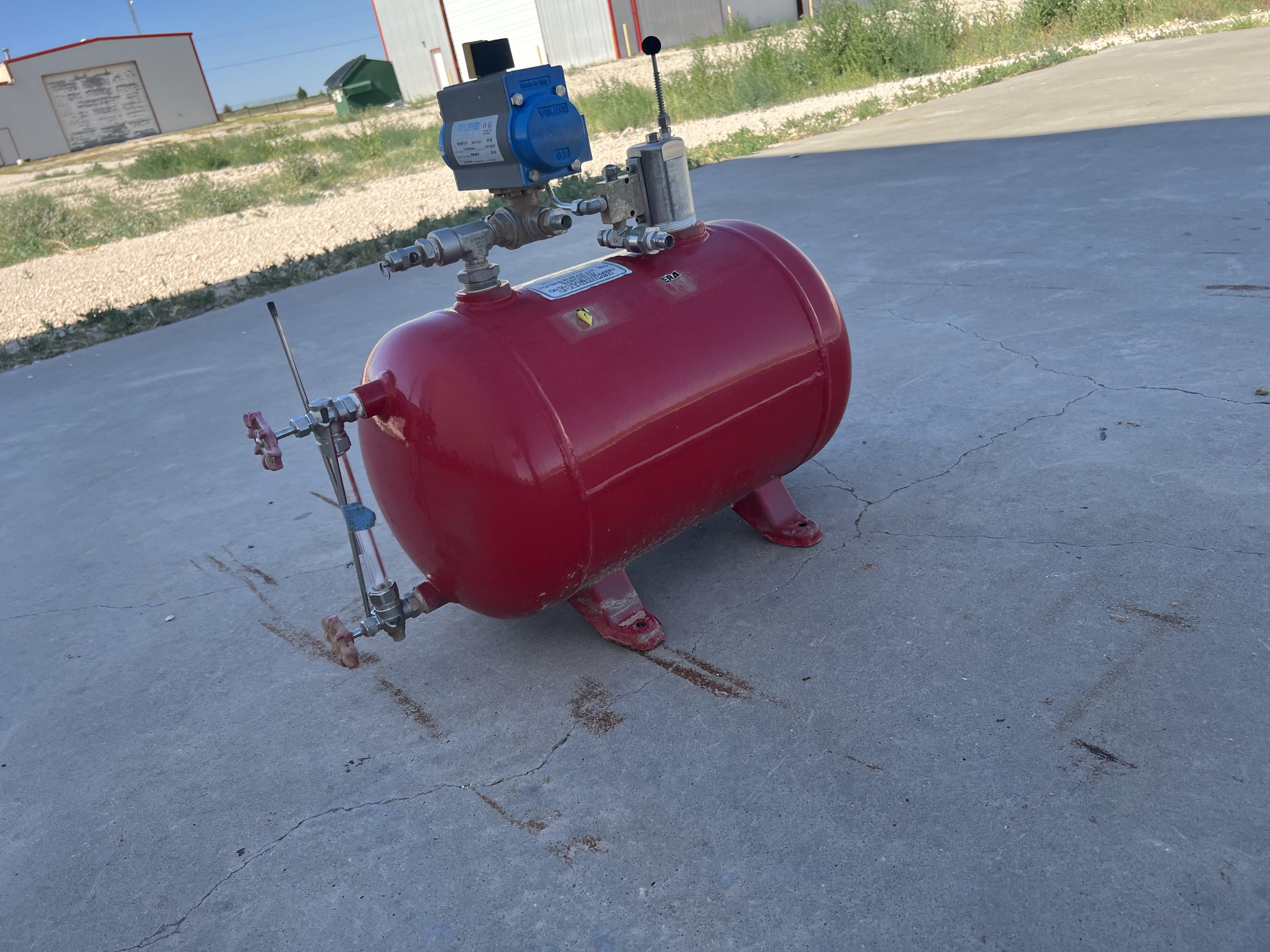 Used Blowcase, Horizontal, 8.9 gal, 200#