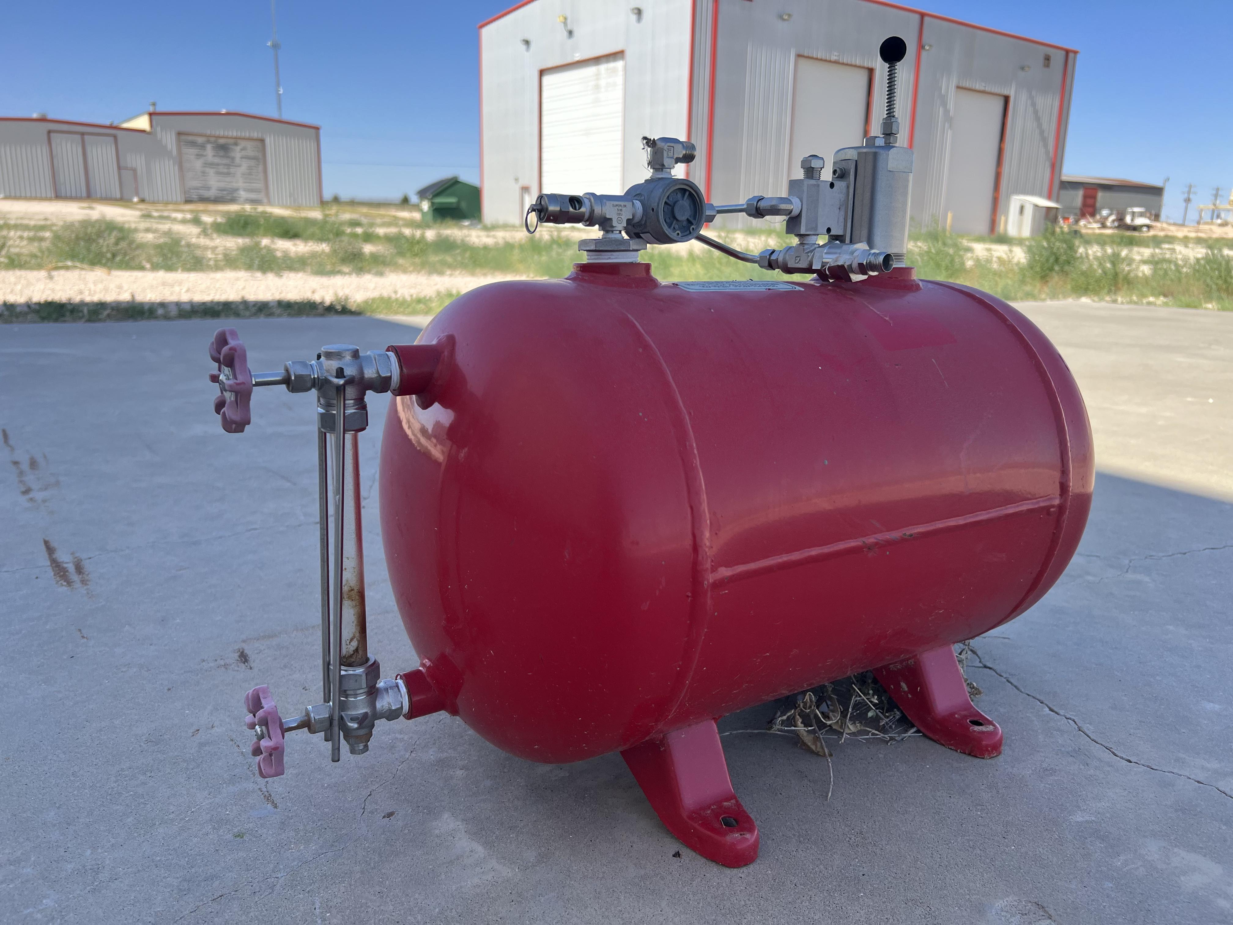 Used Blowcase, Horizontal, 8.9 gal, 200#