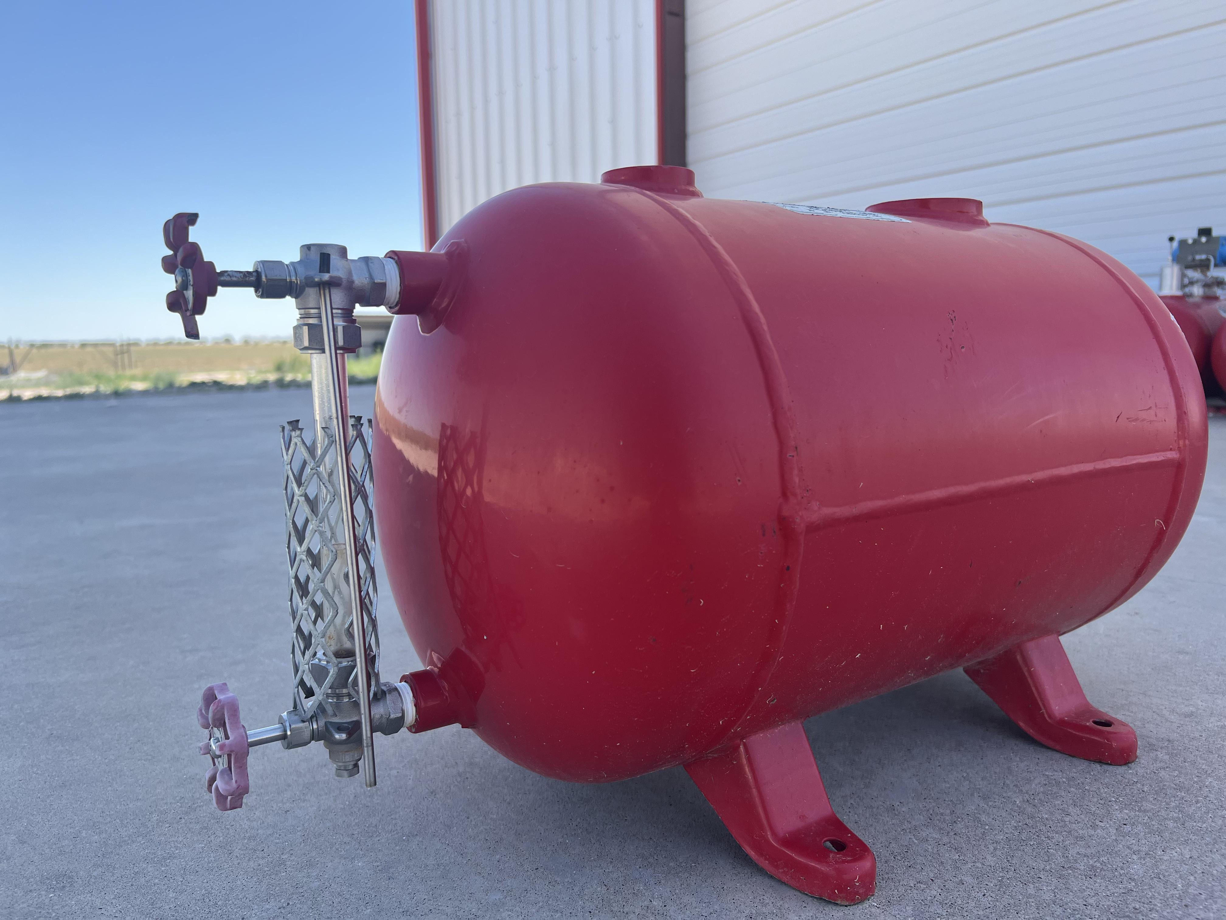 Used Blowcase, Horizontal, 8.9 gal, 200#