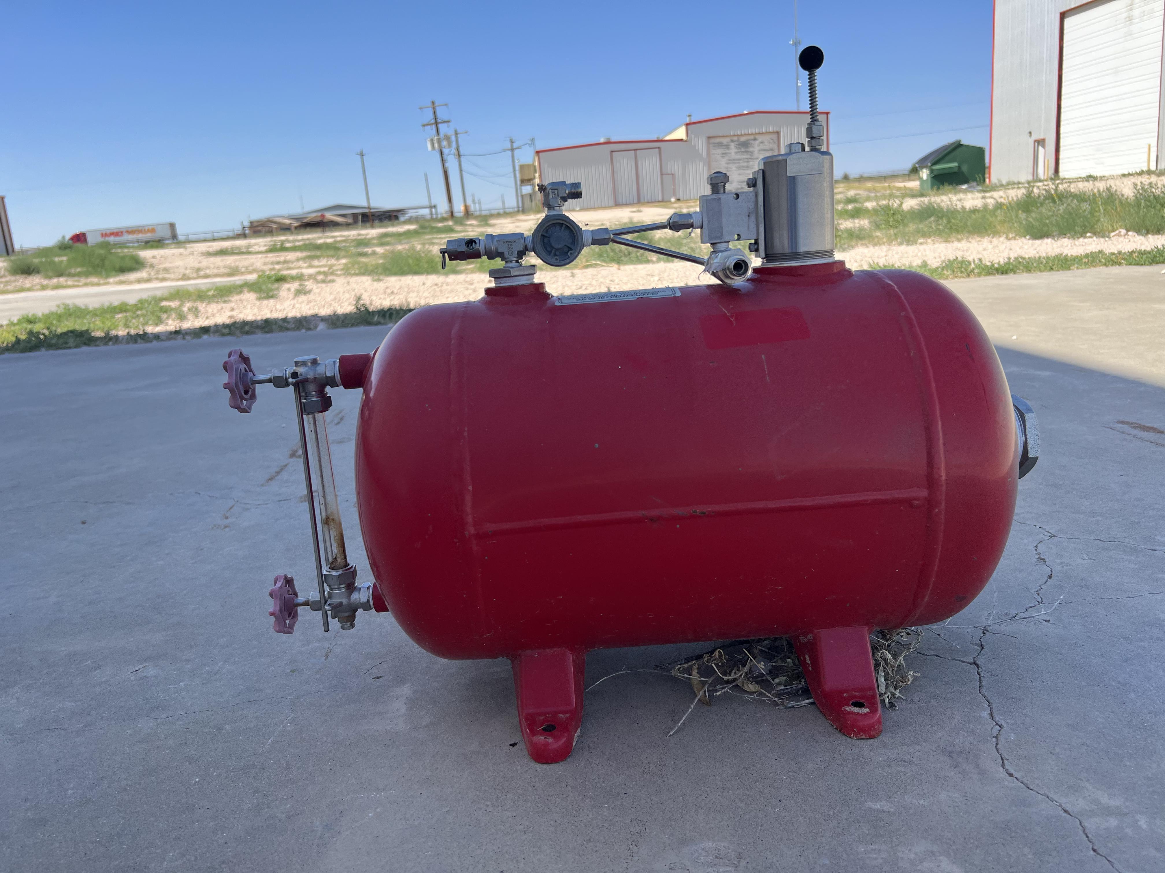 Used Blowcase, Horizontal, 8.9 gal, 200#